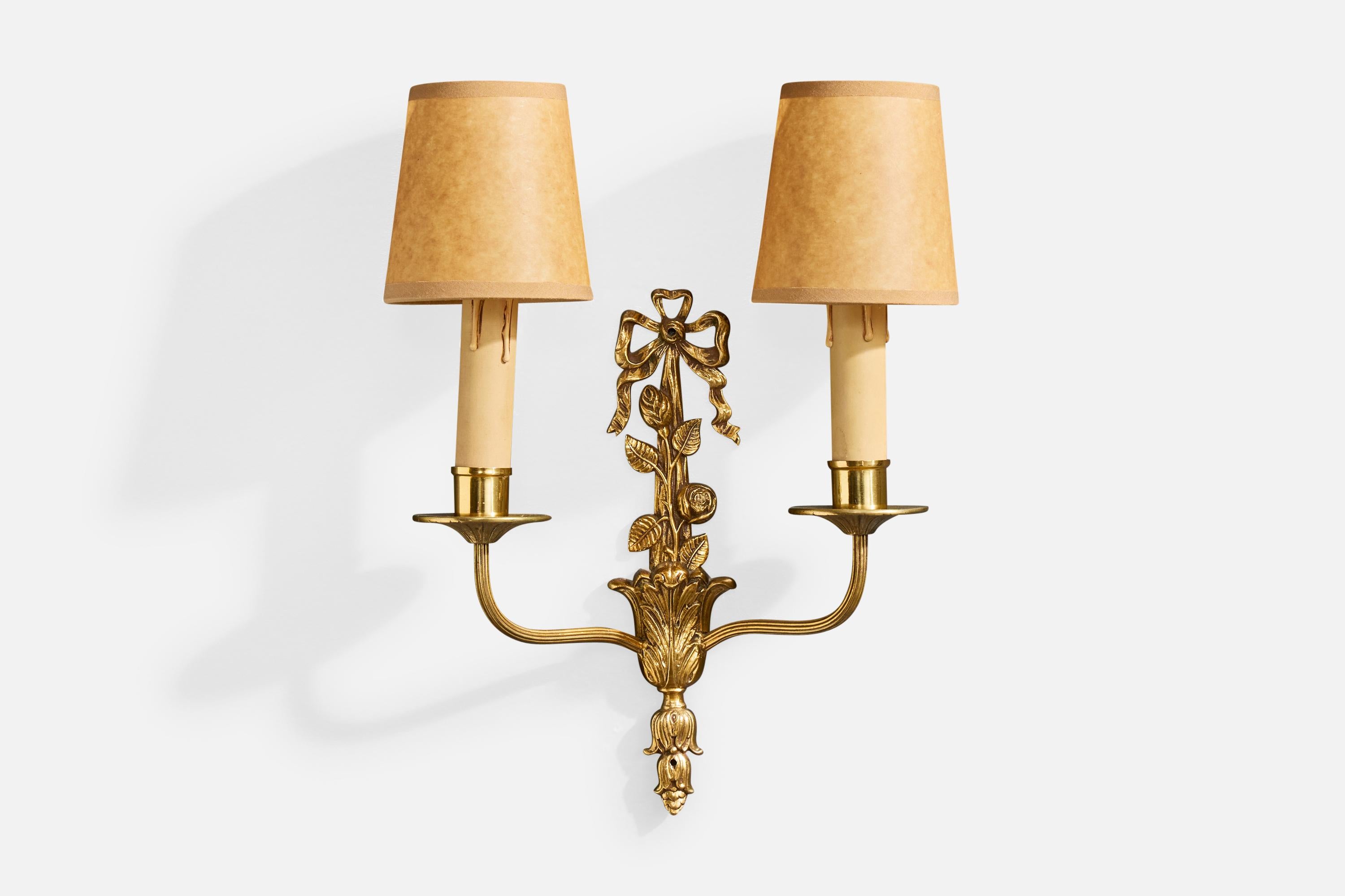 Suédois Designer suédois, appliques murales, laiton, parchemin, Suède, années 1940 en vente