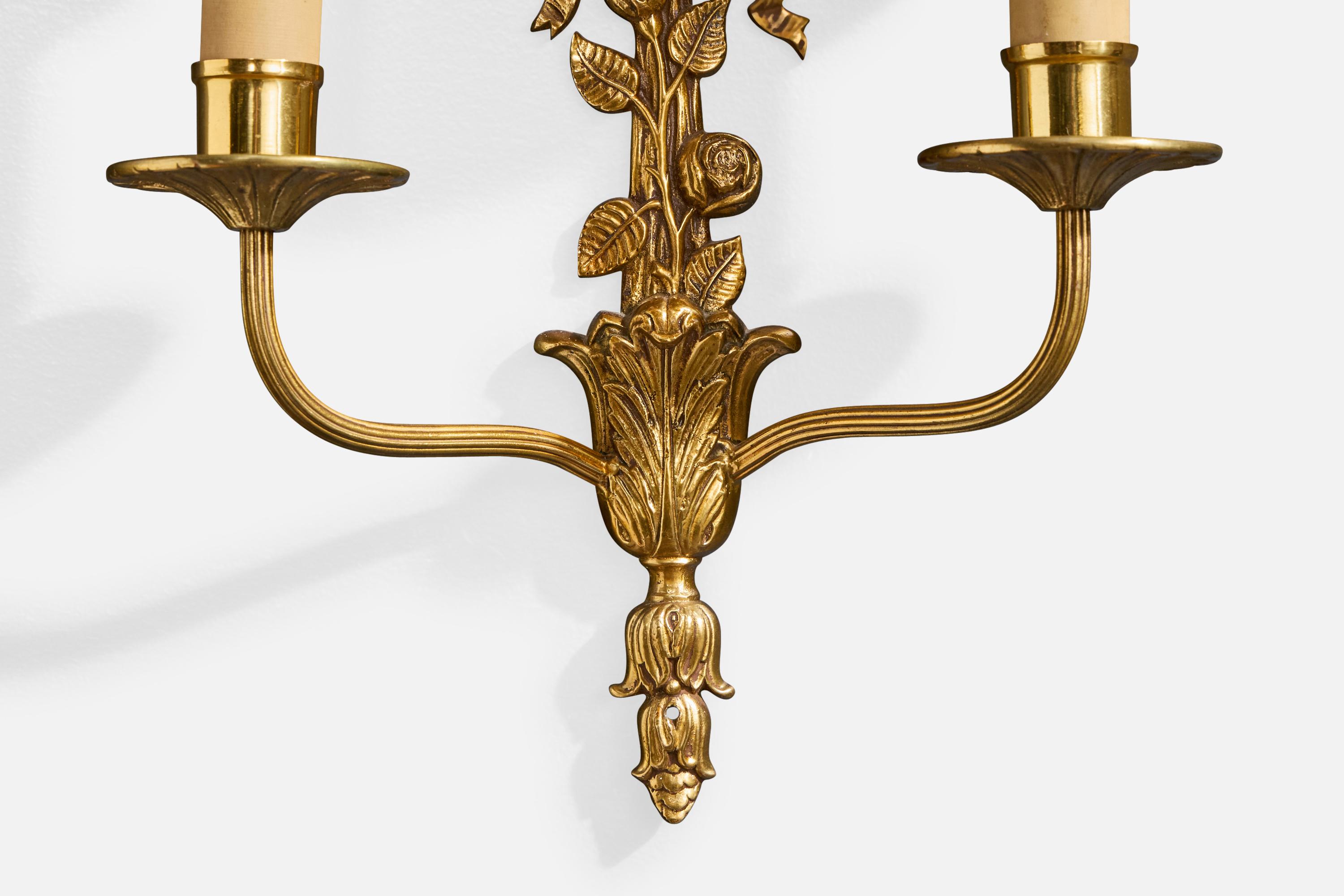 Milieu du XXe siècle Designer suédois, appliques murales, laiton, parchemin, Suède, années 1940 en vente