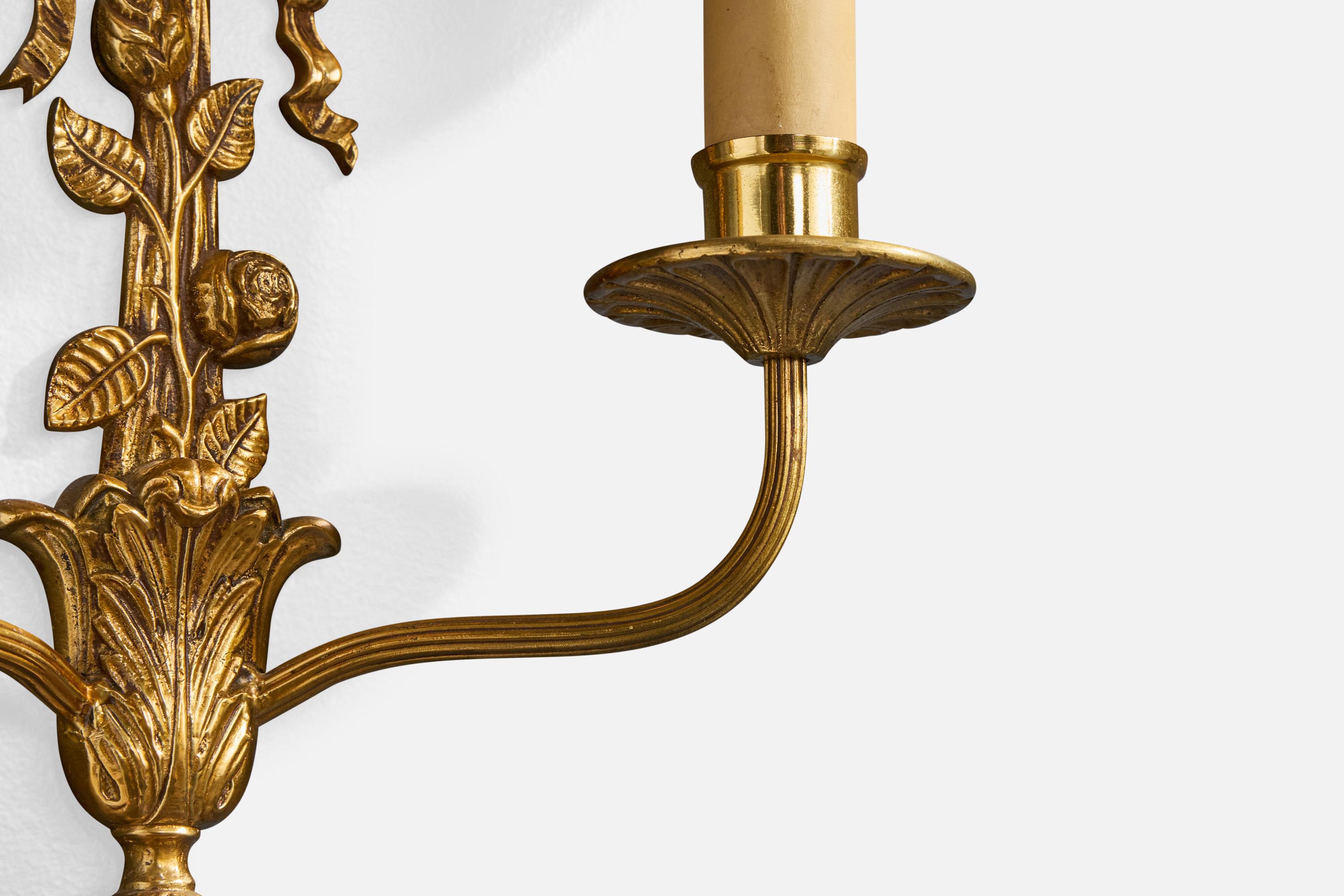 Laiton Designer suédois, appliques murales, laiton, parchemin, Suède, années 1940 en vente