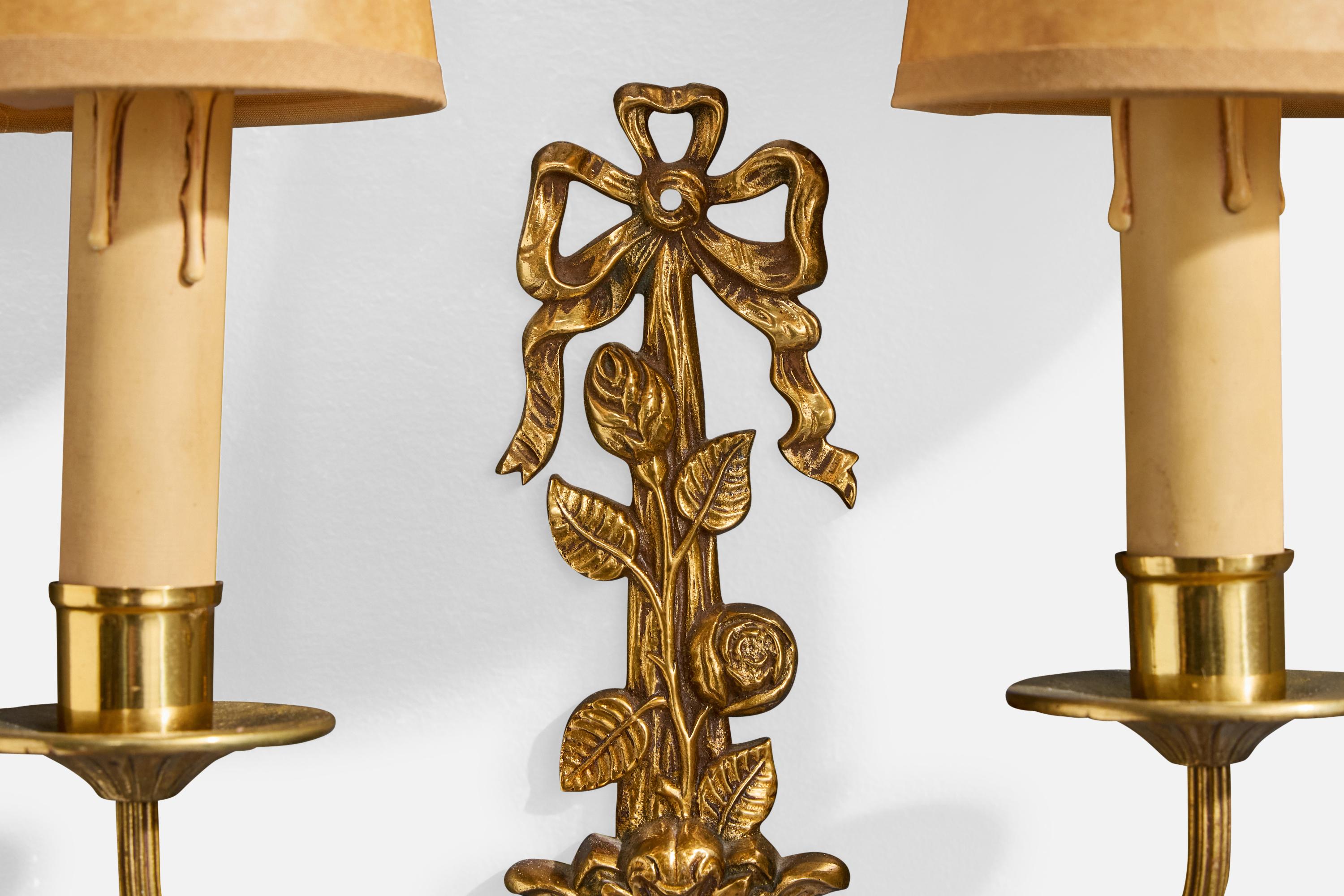 Designer suédois, appliques murales, laiton, parchemin, Suède, années 1940 en vente 1