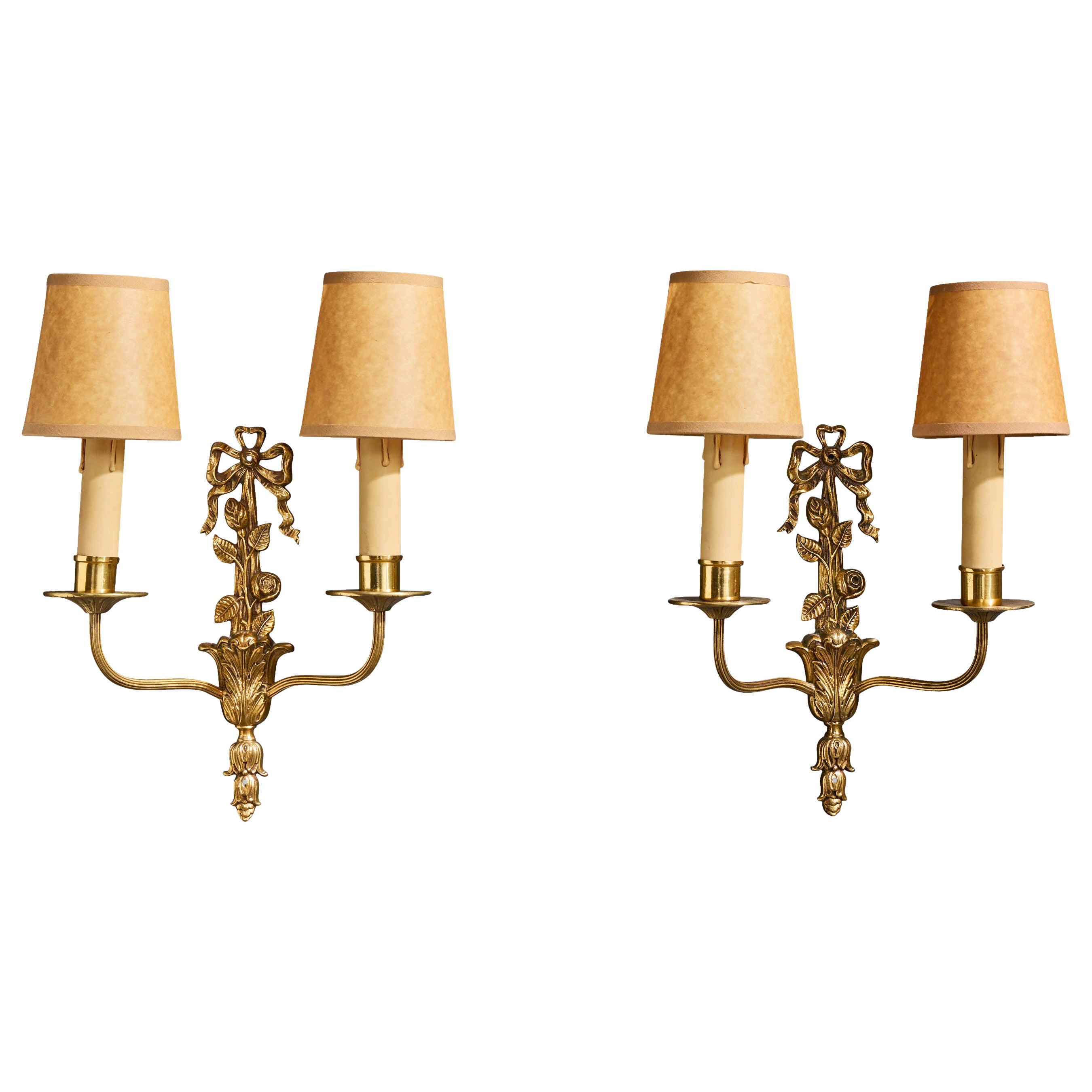 Designer suédois, appliques murales, laiton, parchemin, Suède, années 1940