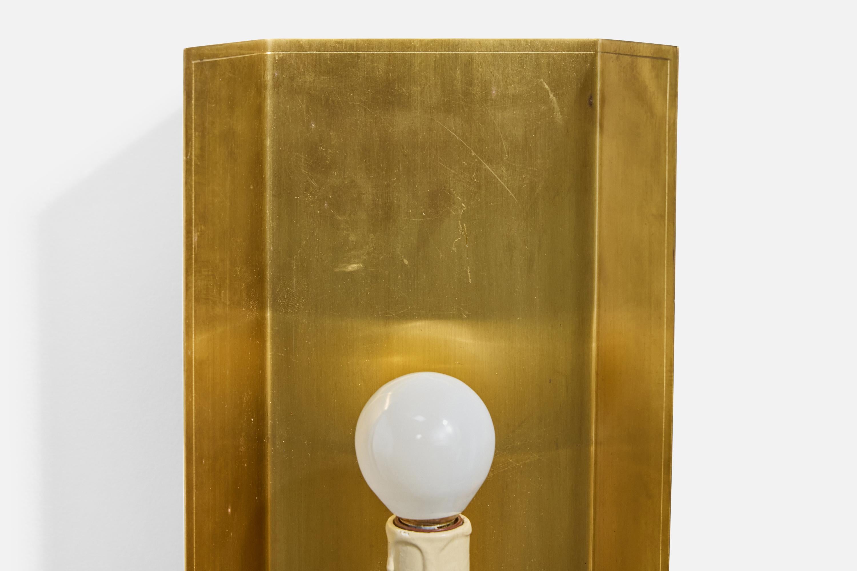 Diseñador sueco, apliques de pared, latón, plástico, Suecia, años 60 Latón en venta