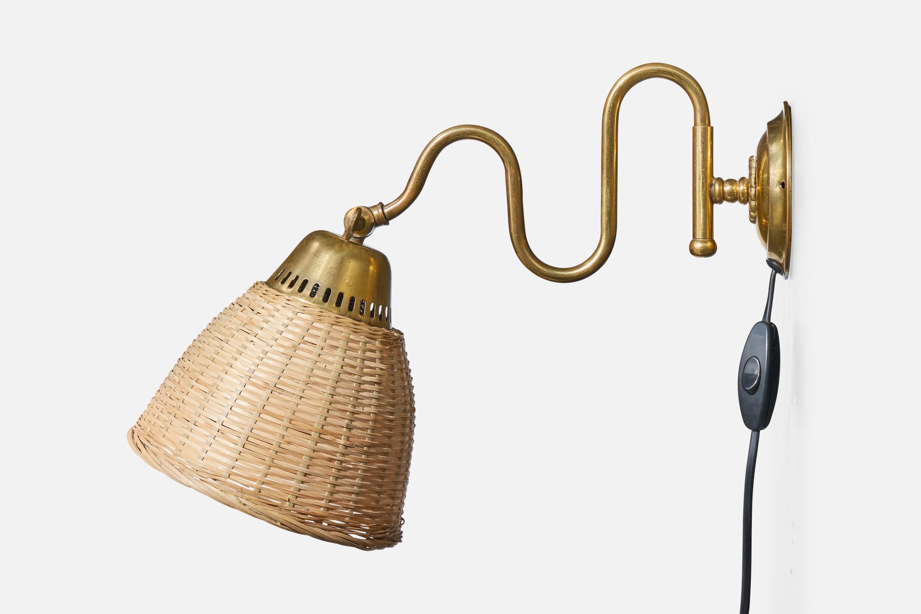 Designer svedese, applique, ottone, rattan, Svezia, anni '1940 In condizioni buone a High Point, NC