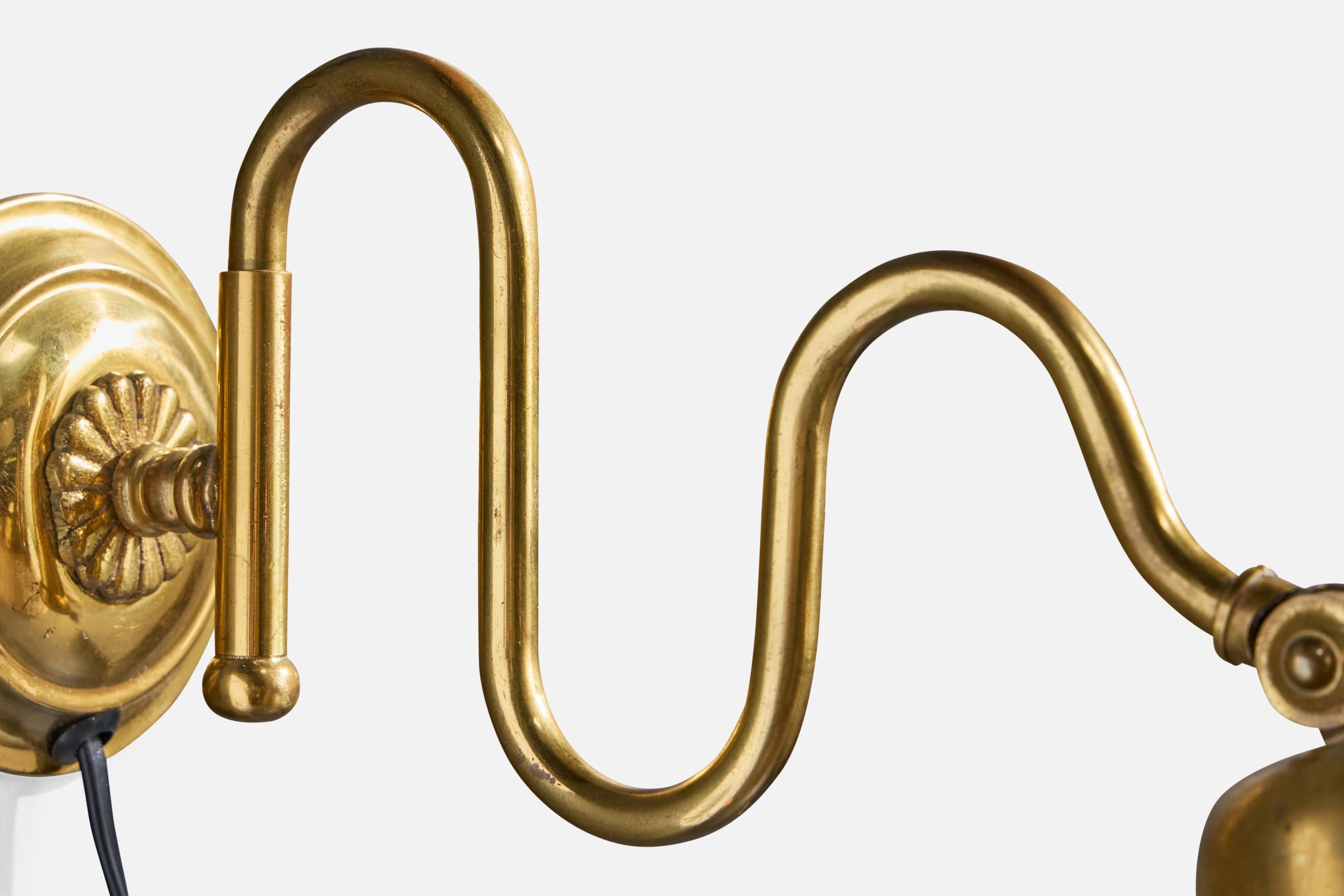 Metà XX secolo Designer svedese, applique, ottone, rattan, Svezia, anni '1940