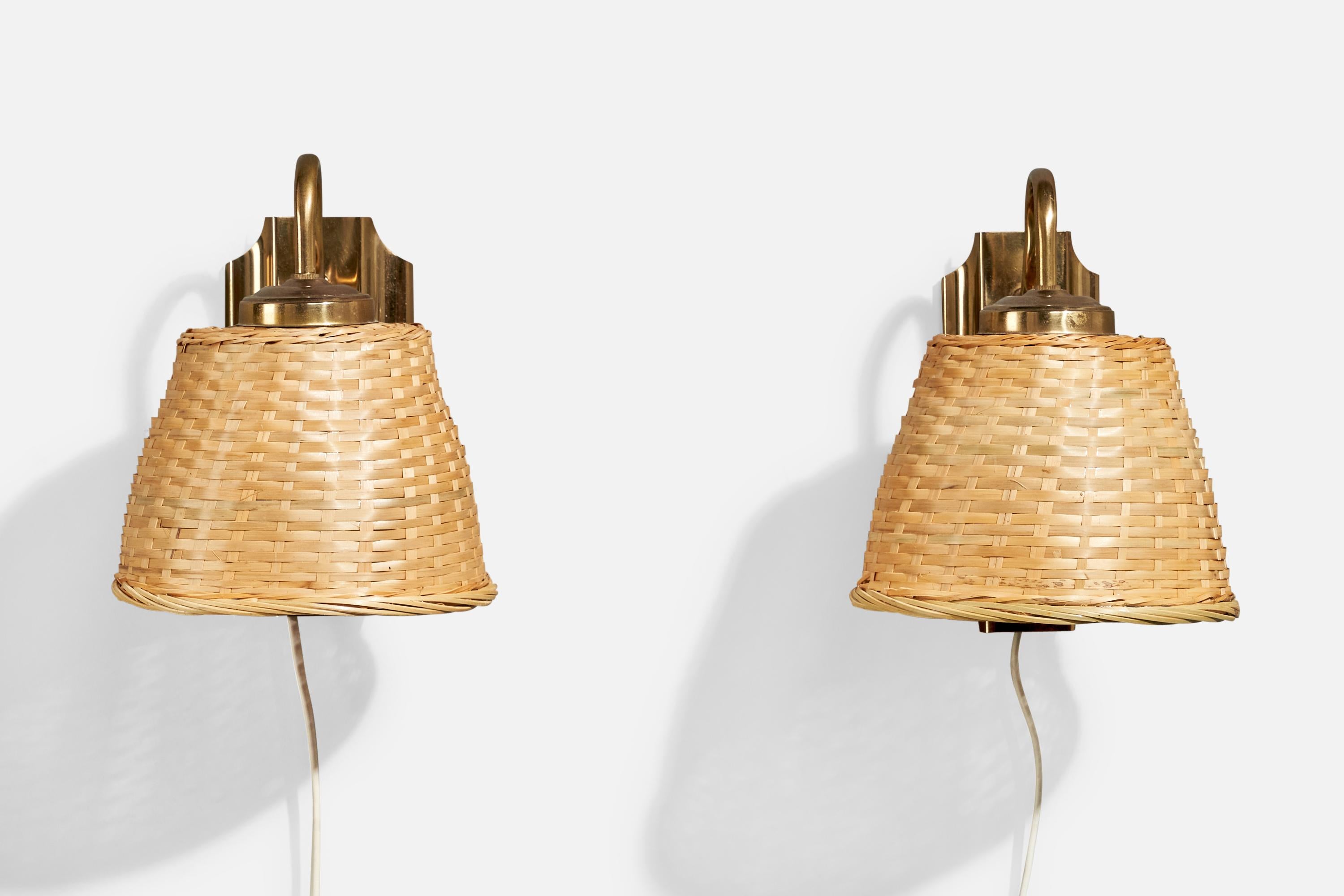 Scandinave moderne Créateur suédois, appliques murales, laiton, rotin, Suède, années 1950 en vente