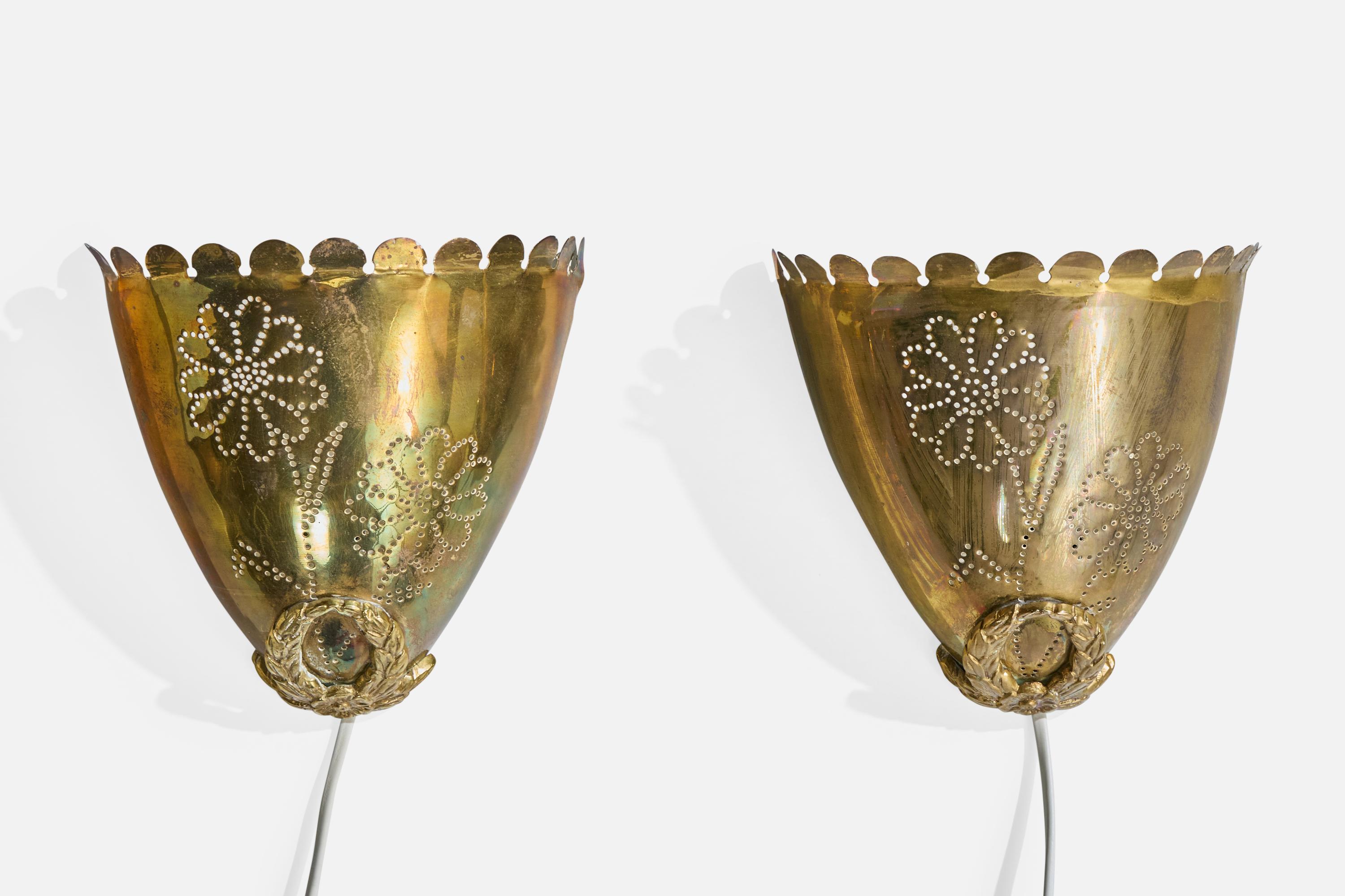 Mid-Century moderno Designer svedese, Luci da parete, Ottone, Svezia, anni '40 in vendita