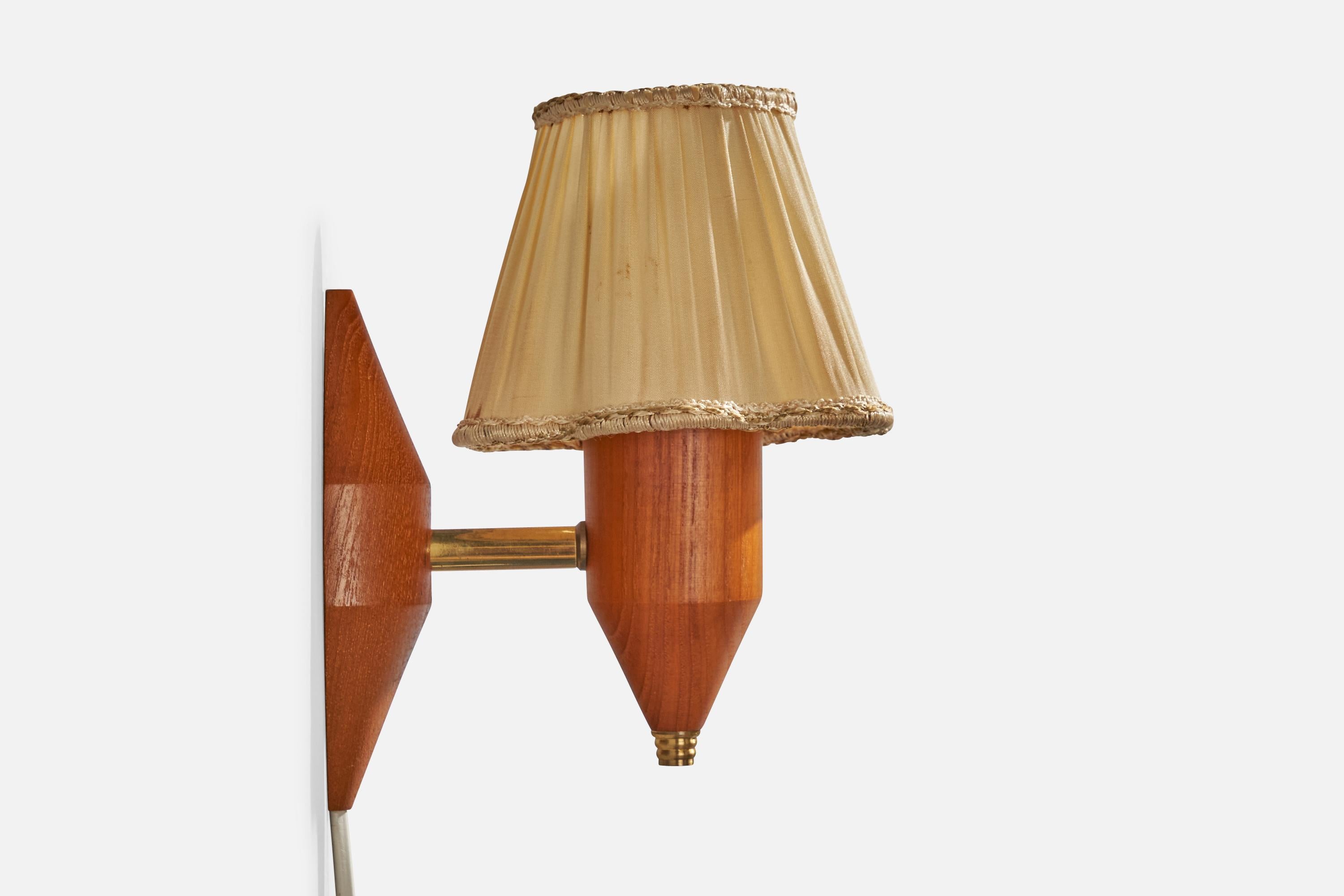 Design/One, Lights, laiton, teck, tissu, Suède, années 1950 Bon état - En vente à High Point, NC