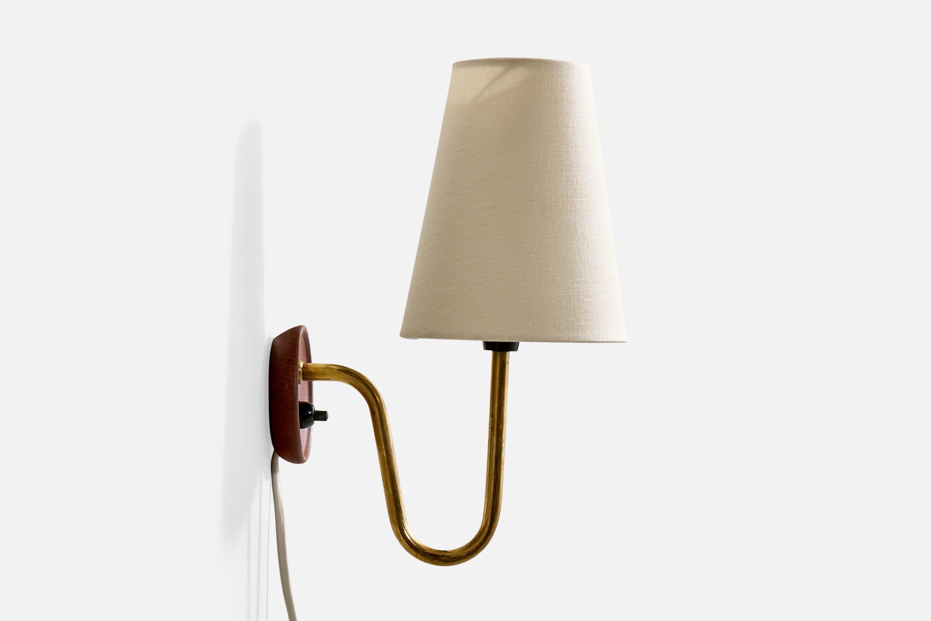 Design svedese, lampade da parete, ottone, teak, tessuto, Svezia, anni '50 In condizioni buone in vendita a High Point, NC