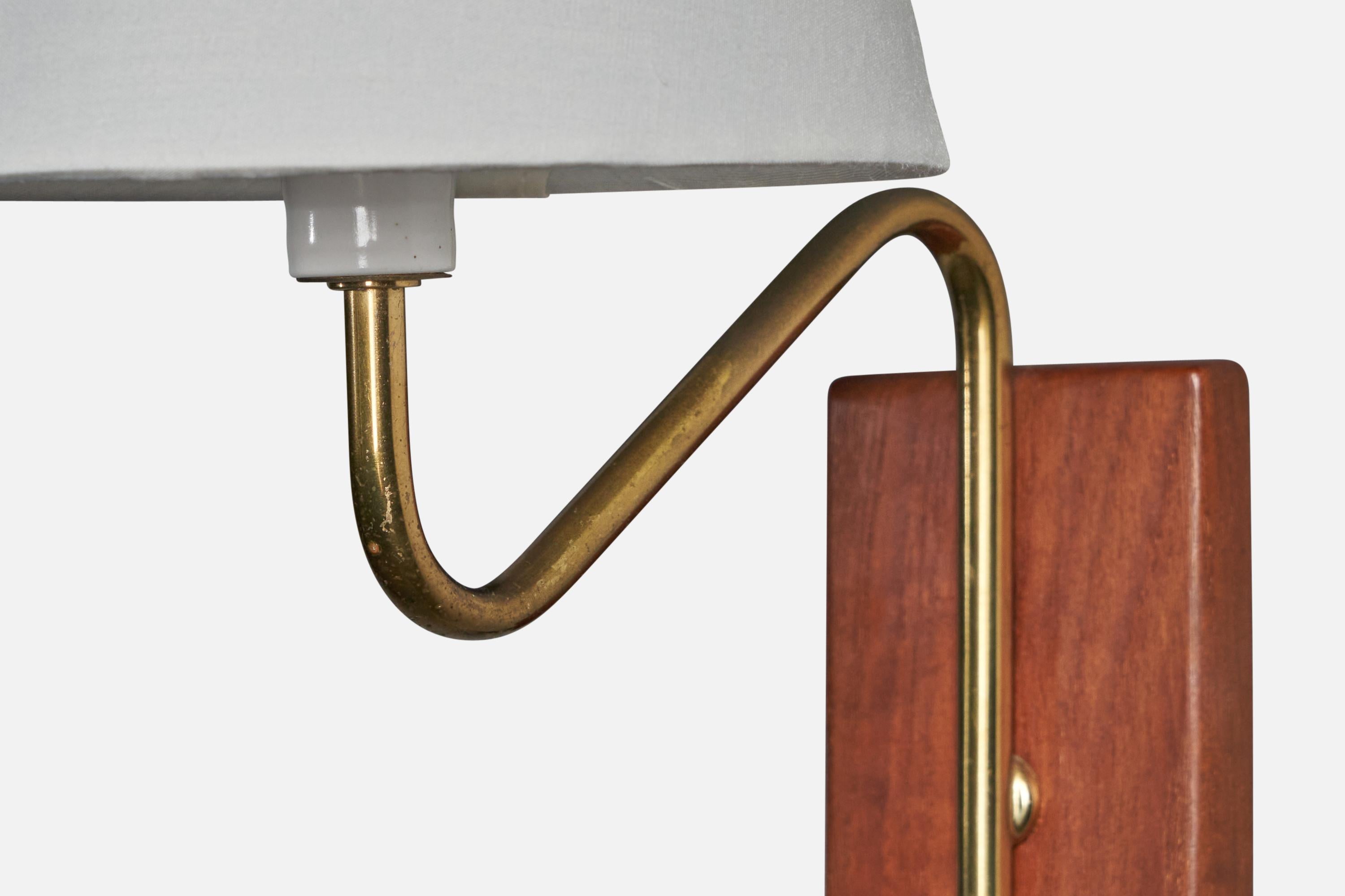 Milieu du XXe siècle Design/One, Lights, laiton, teck, tissu, Suède, années 1950 en vente