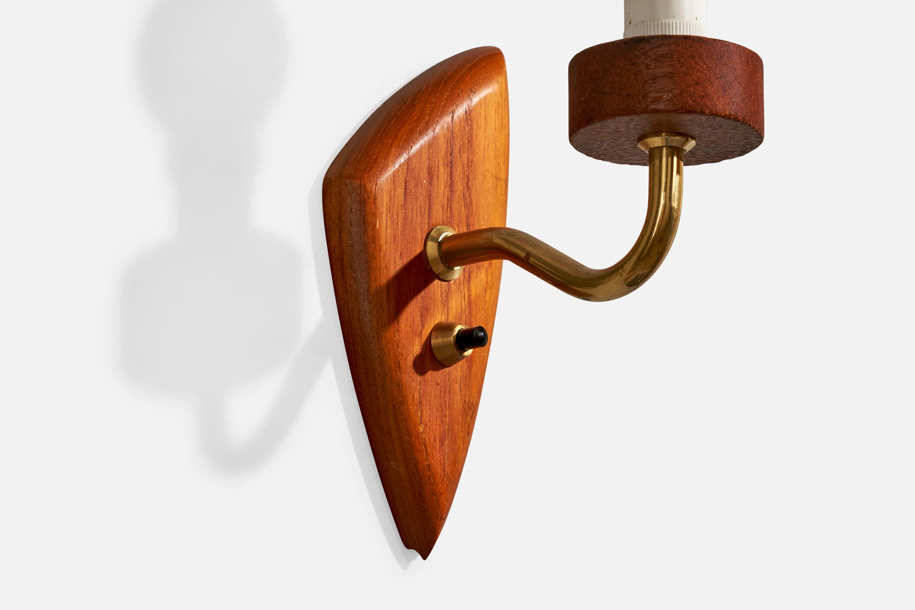 Schwedischer Designer, Wall Lights, Messing, Teakholz, Stoff, Schweden, 1950er Jahre im Angebot 1