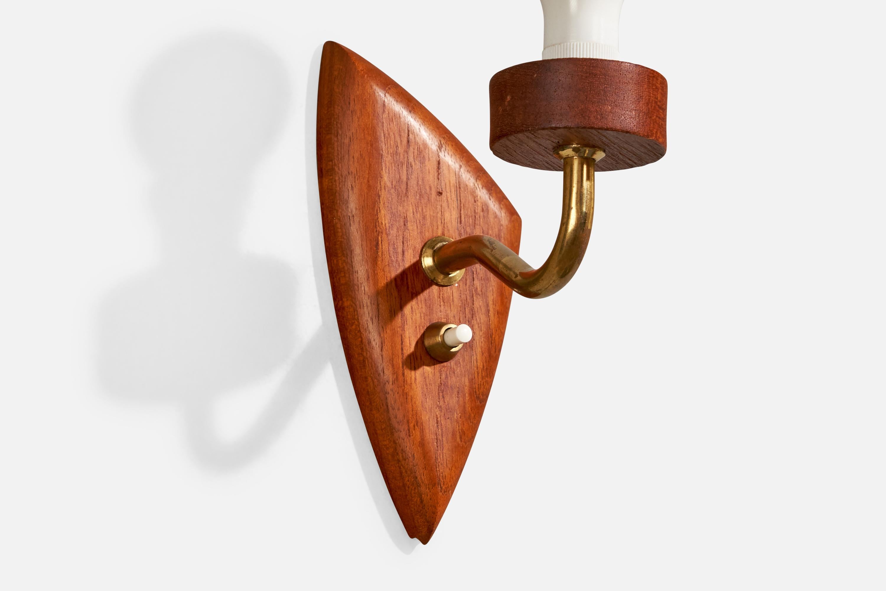 Schwedischer Designer, Wall Lights, Messing, Teakholz, Stoff, Schweden, 1950er Jahre im Angebot 2
