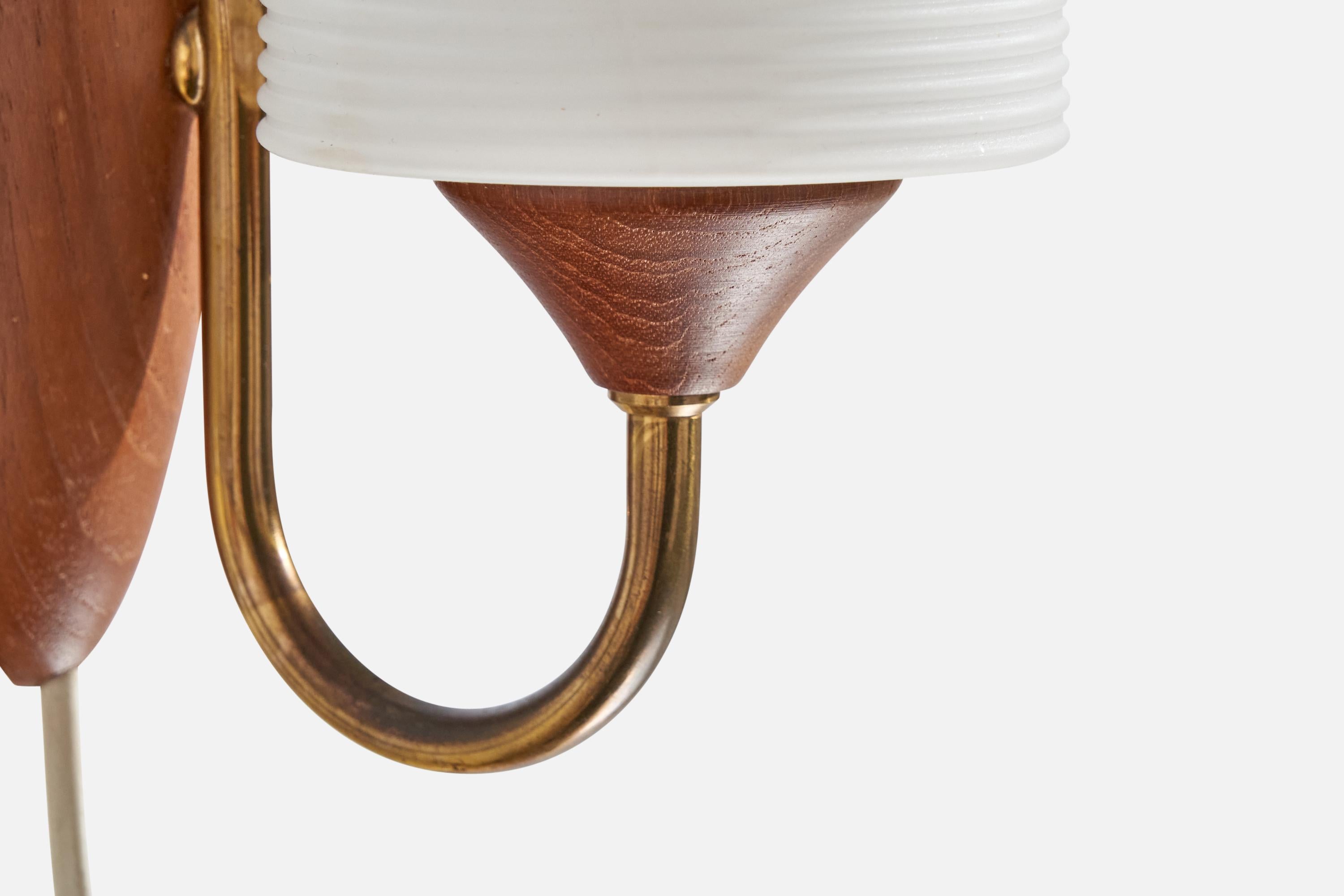Scandinave moderne Design/One, Lights, laiton, teck, verre, Suède, années 1950 en vente