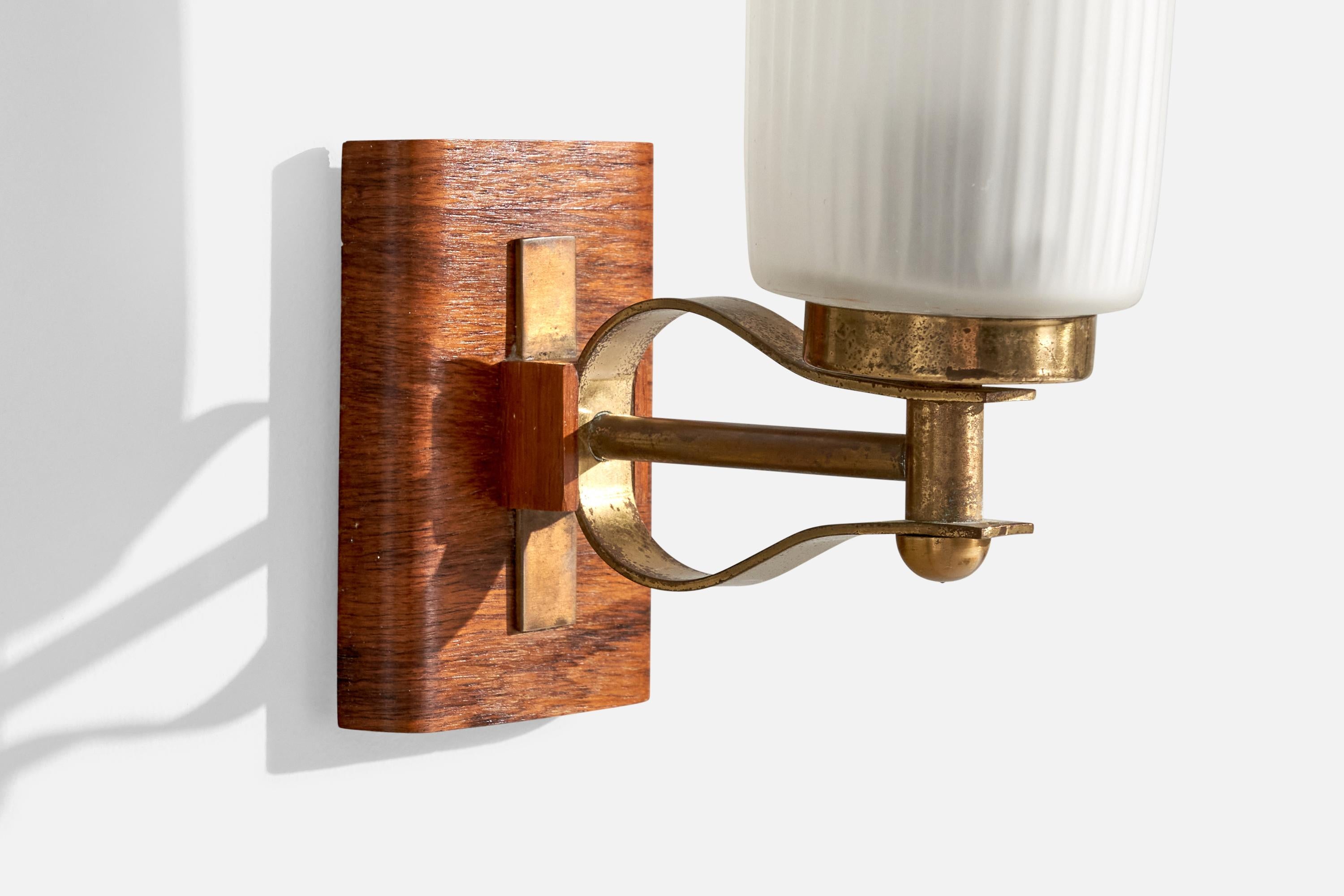 Milieu du XXe siècle Design/One, Lights, laiton, teck, verre, Suède, années 1950 en vente
