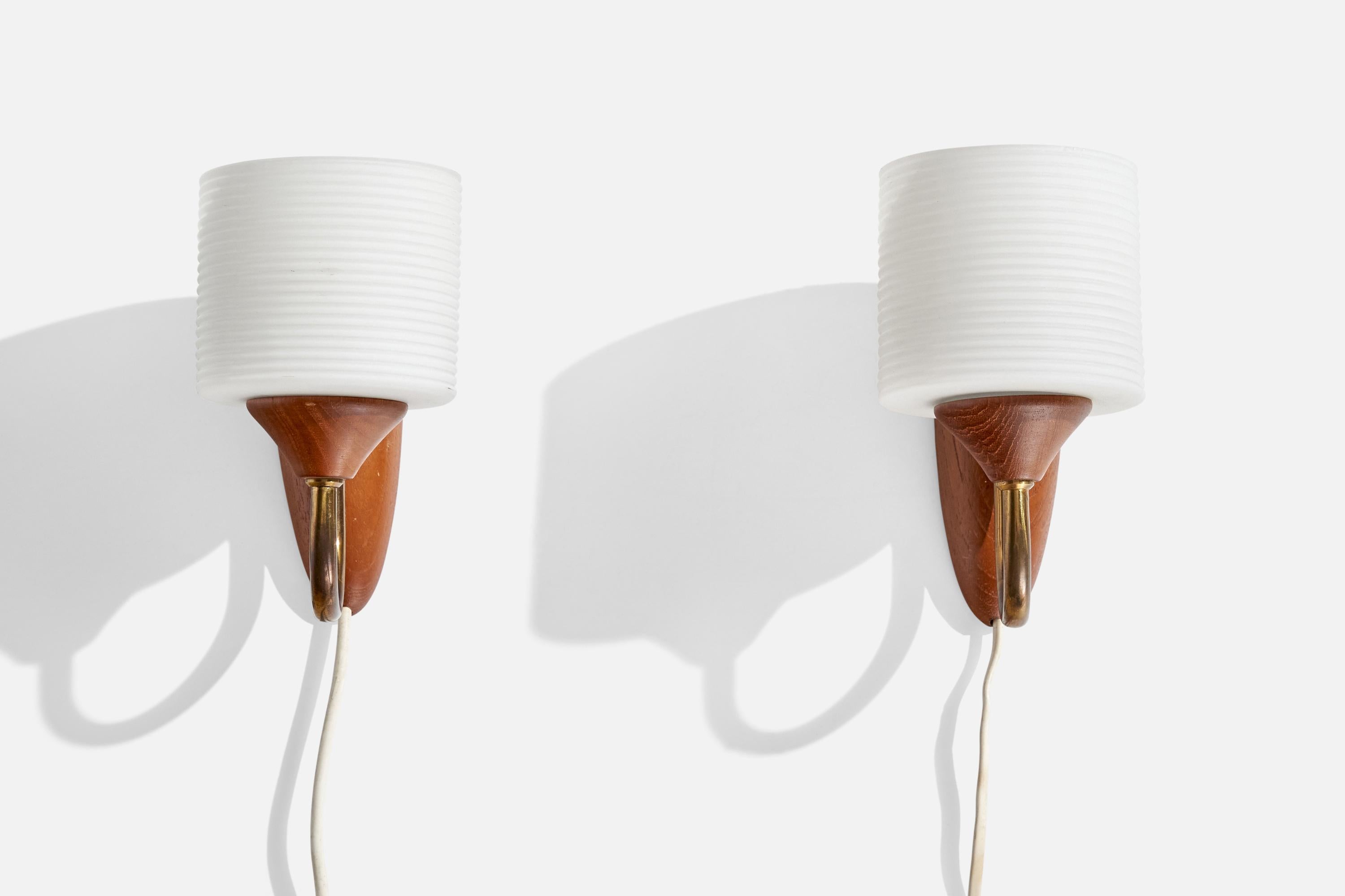 Laiton Design/One, Lights, laiton, teck, verre, Suède, années 1950 en vente
