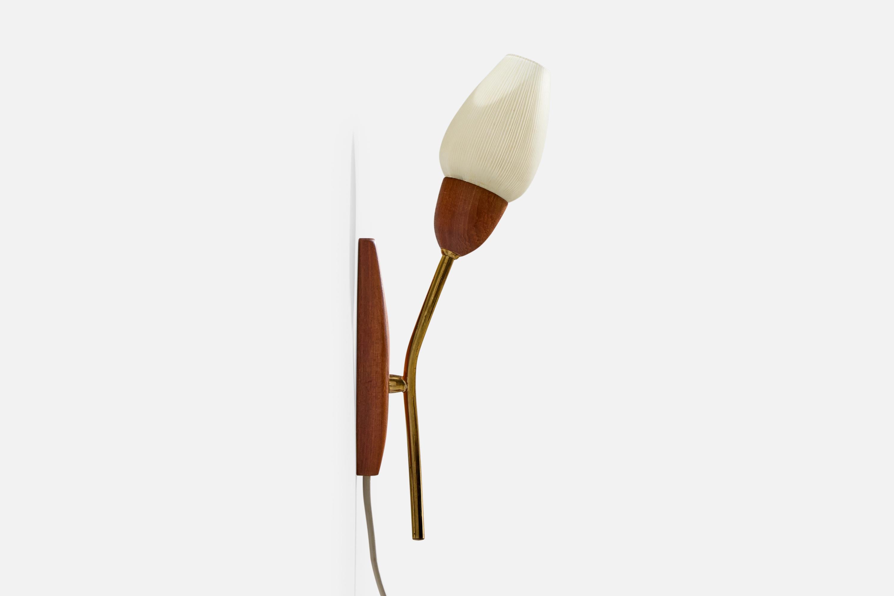Schwedischer Designer, Wandleuchten, Messing, Teakholz, Glas, Schweden, 1950er Jahre im Angebot 2