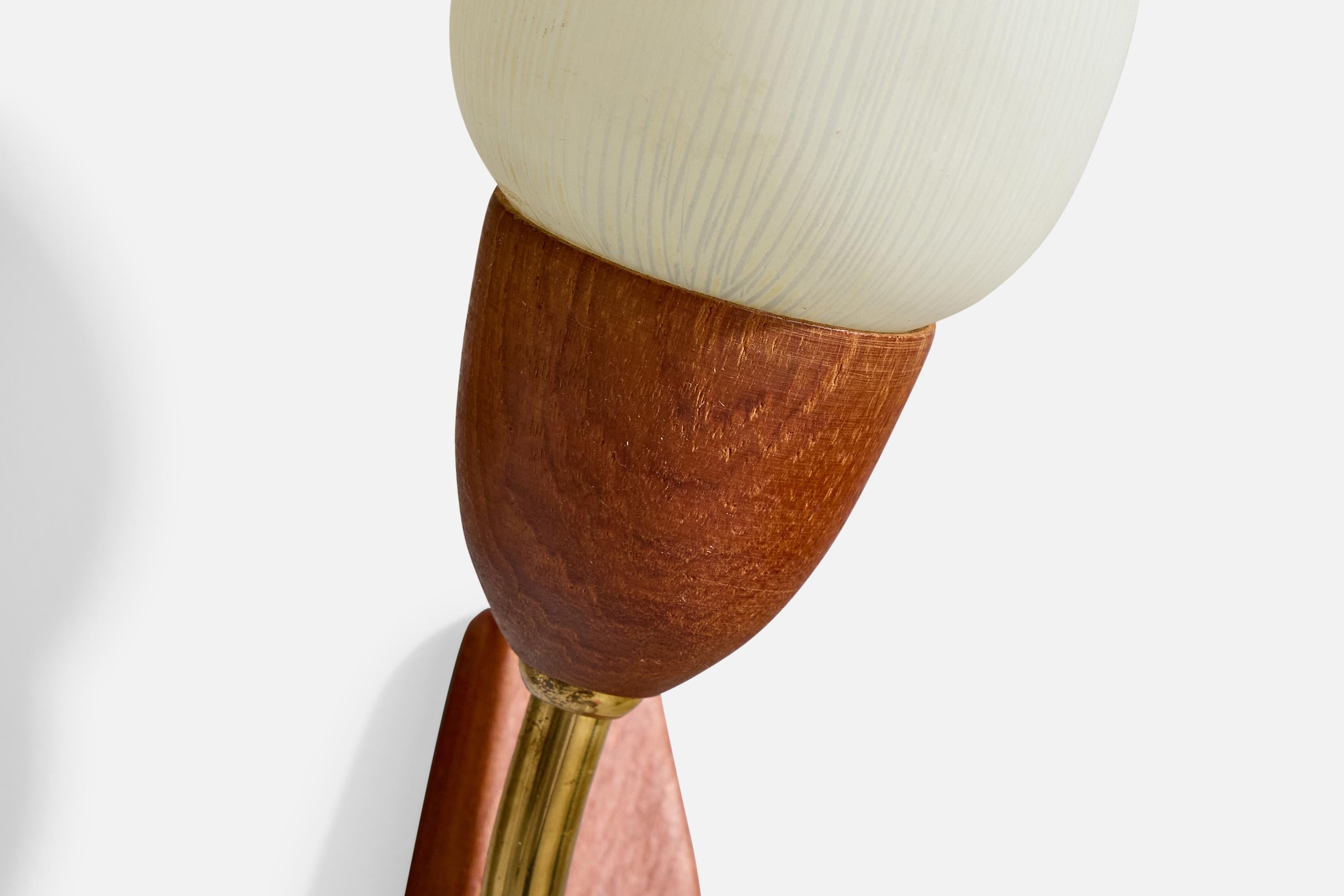 Schwedischer Designer, Wandleuchten, Messing, Teakholz, Glas, Schweden, 1950er Jahre im Angebot 4
