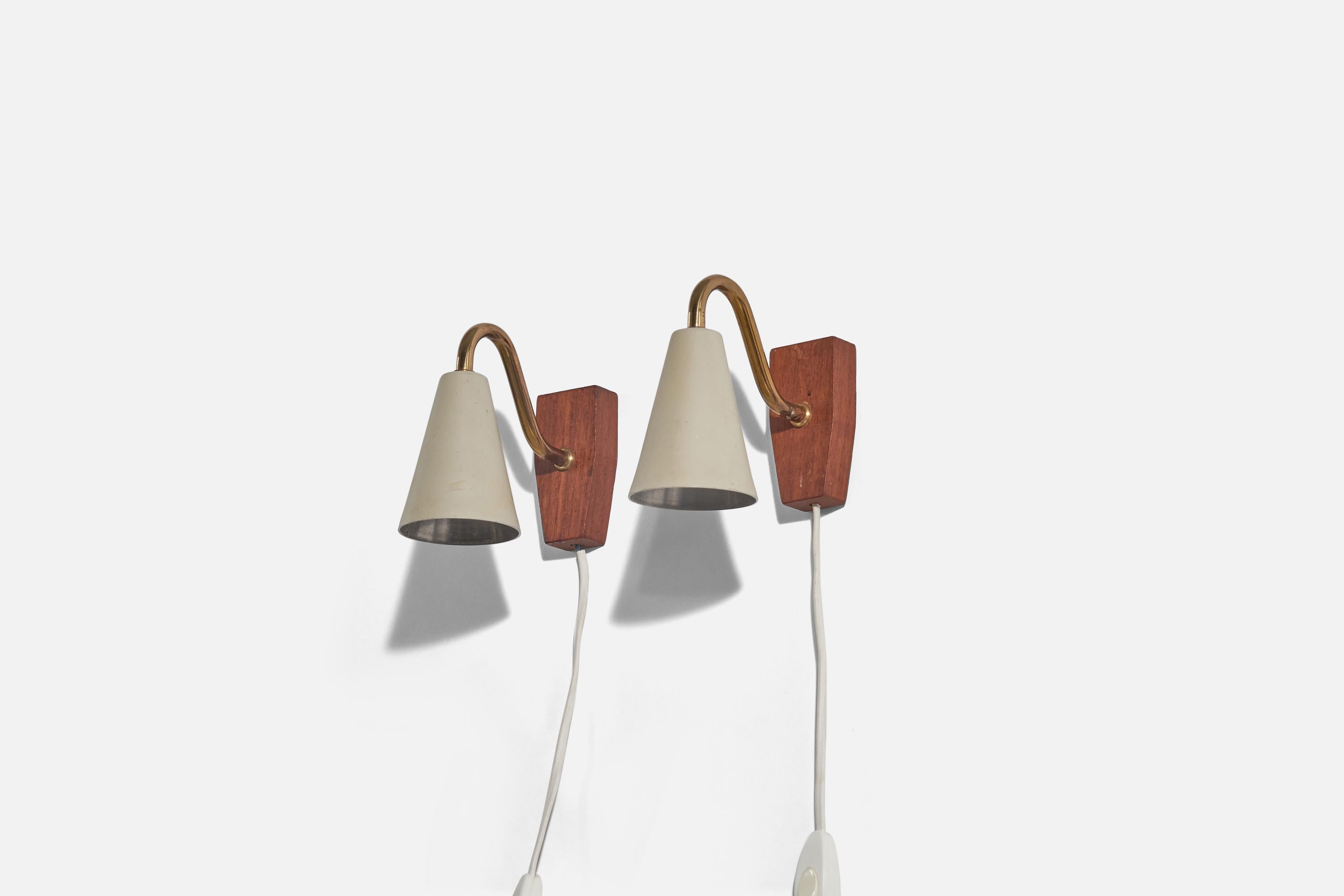 A pair of teak, brass and metal wall lights designed and produced in Sweden, c. 1950s. 

Dimensions of back plate (inches) : (3.56 x 1.62 x .81).