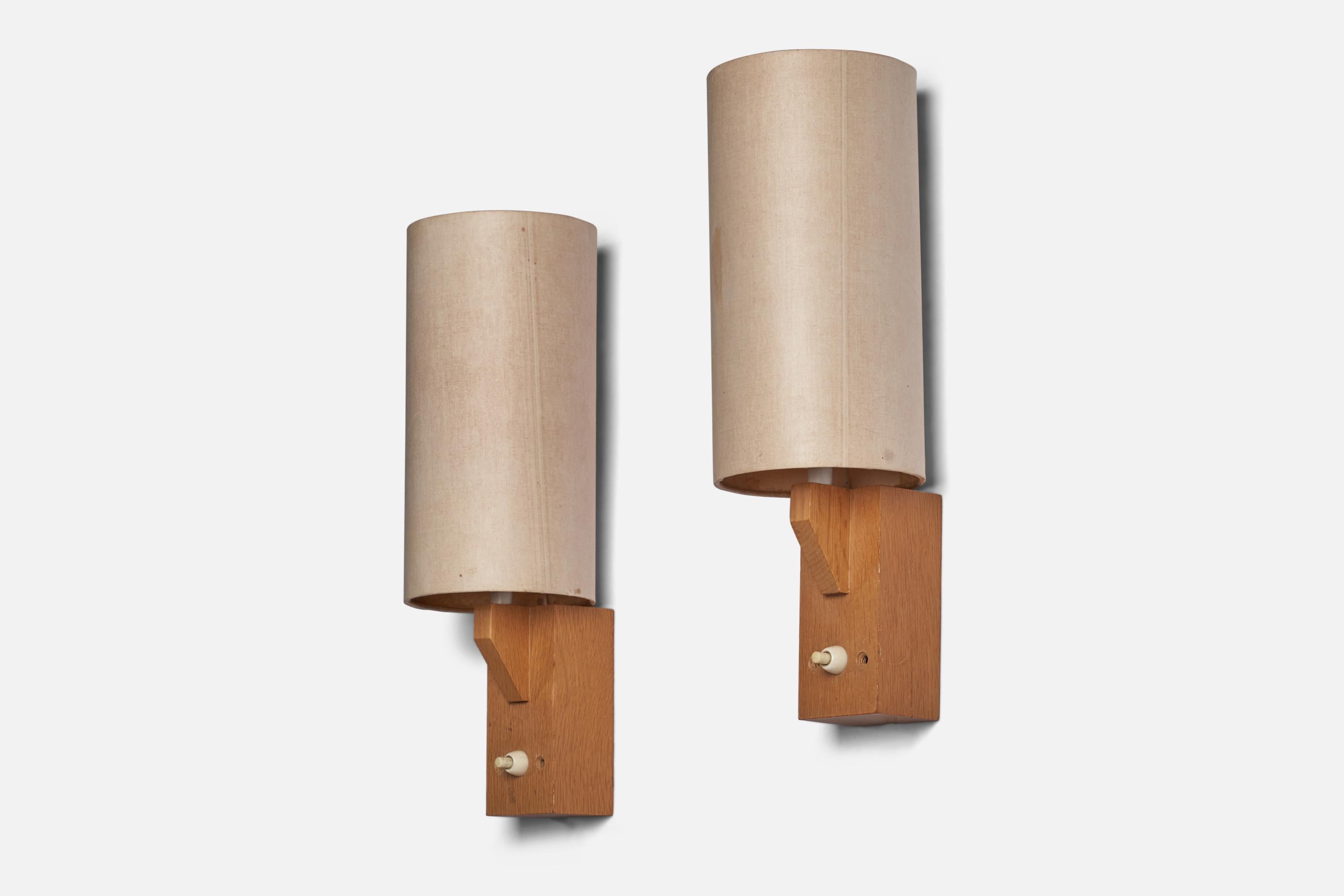 Swedish Designer, Wall Lights, Oak, Paper, Sweden, 1970s In Good Condition For Sale In High Point, NC