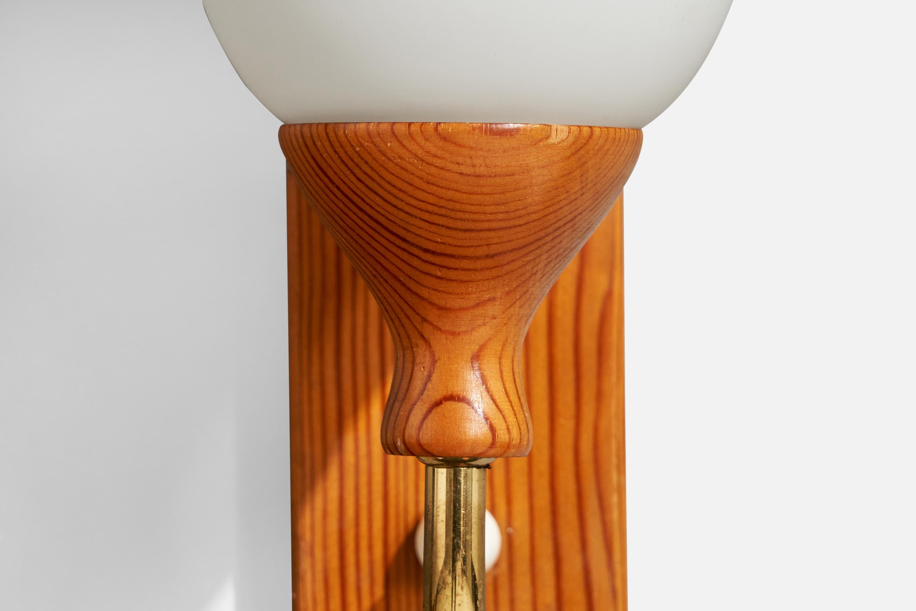 Swedish Designer, Wall Lights, Pine, Brass, Glass, Sweden, 1950s In Good Condition For Sale In High Point, NC