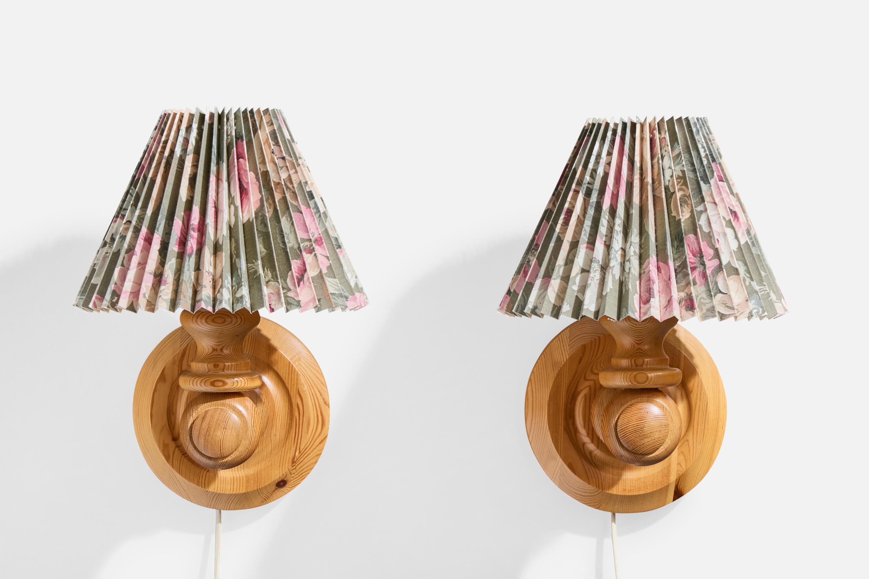 Mid-Century moderno Designer svedese, applique, pino, tessuto, Svezia, anni '70 in vendita