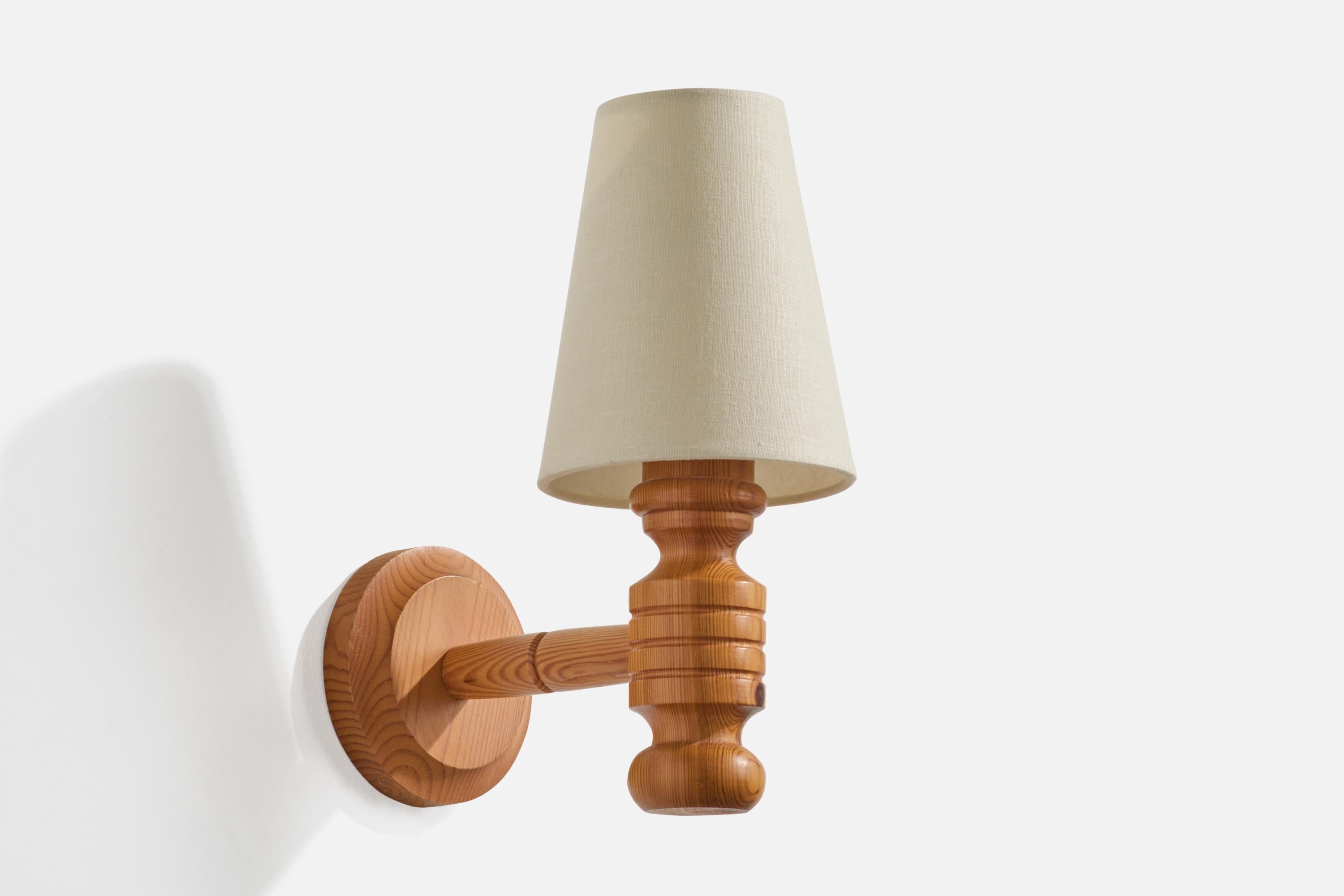 Schwedischer Designer, Wall Lights, Kiefer, Stoff, Schweden, 1970er im Zustand „Gut“ im Angebot in High Point, NC