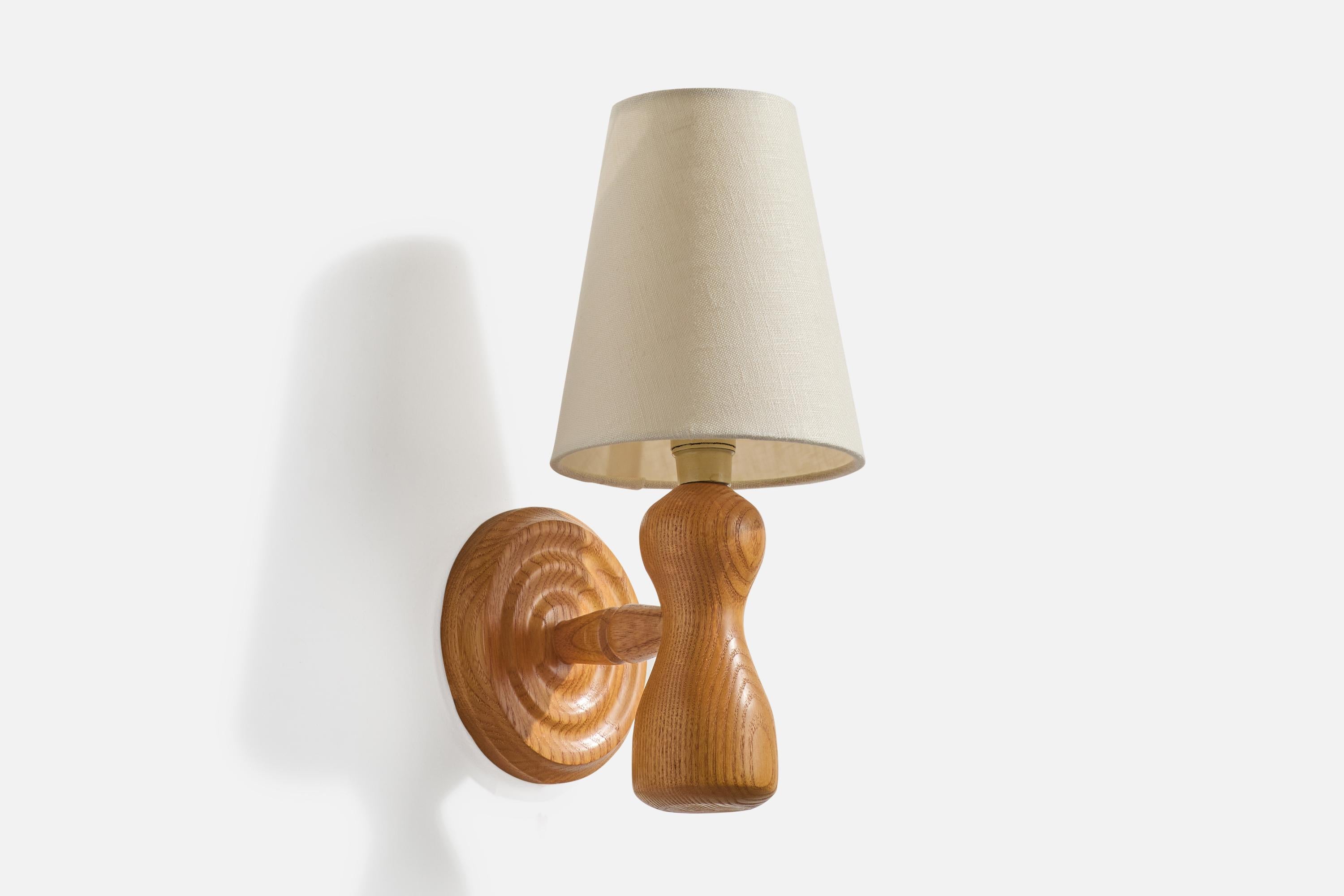 Schwedischer Designer, Wall Lights, Kiefer, Stoff, Schweden, 1970er im Zustand „Gut“ in High Point, NC