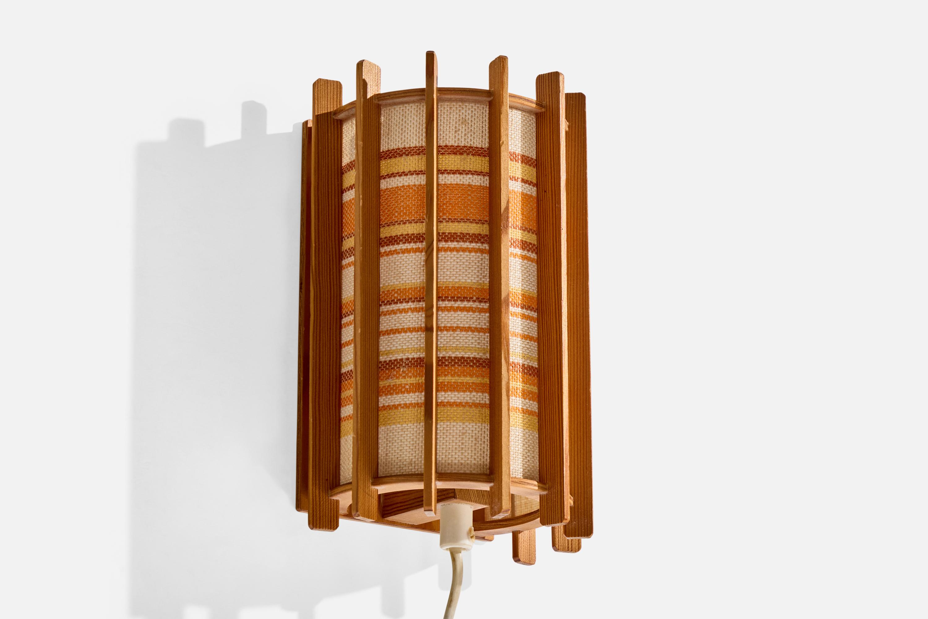 Suédois Designer suédois, Lights, Pin, Tissu, Suède, 1970 en vente