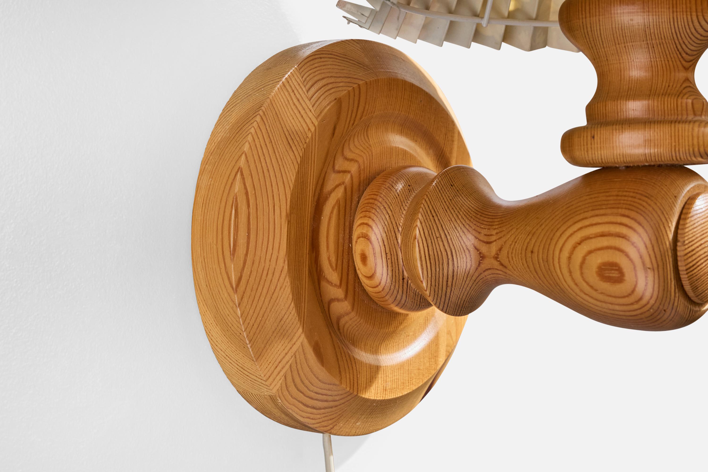 Fine XX secolo Designer svedese, applique, pino, tessuto, Svezia, anni '70 in vendita