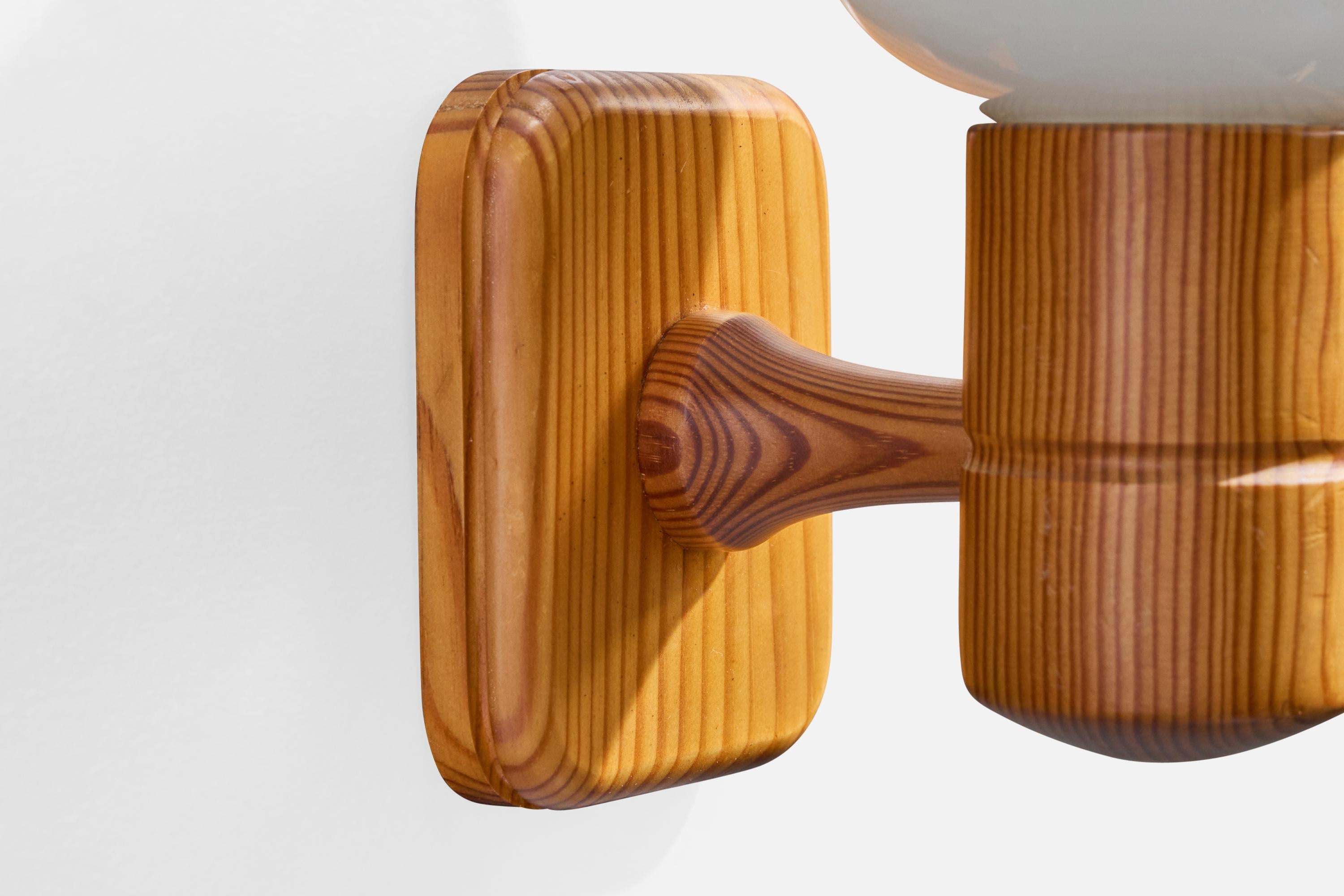 Schwedischer Designer, Wall Lights, Kiefer, Glas, Schweden, 1970er im Angebot 1