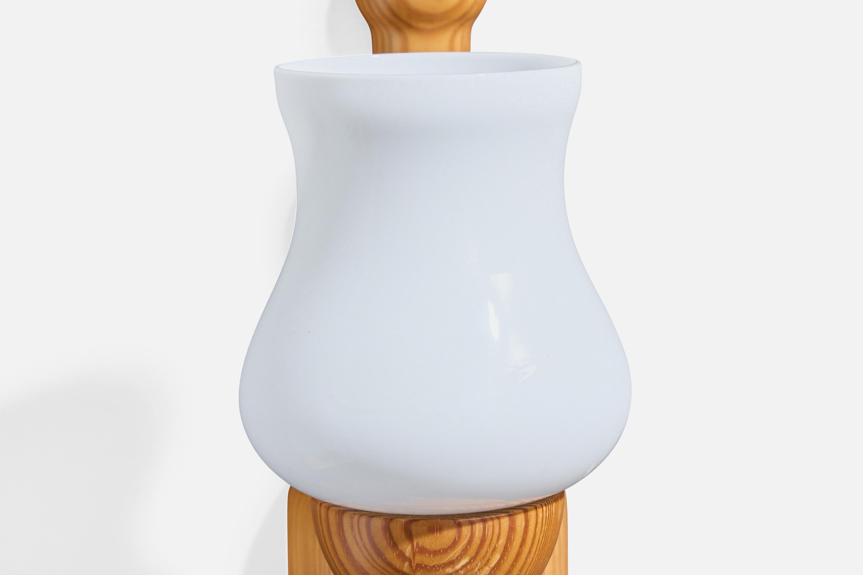 Designer suédois, Wall Lights, pin, verre, Suède, années 1970 en vente 3