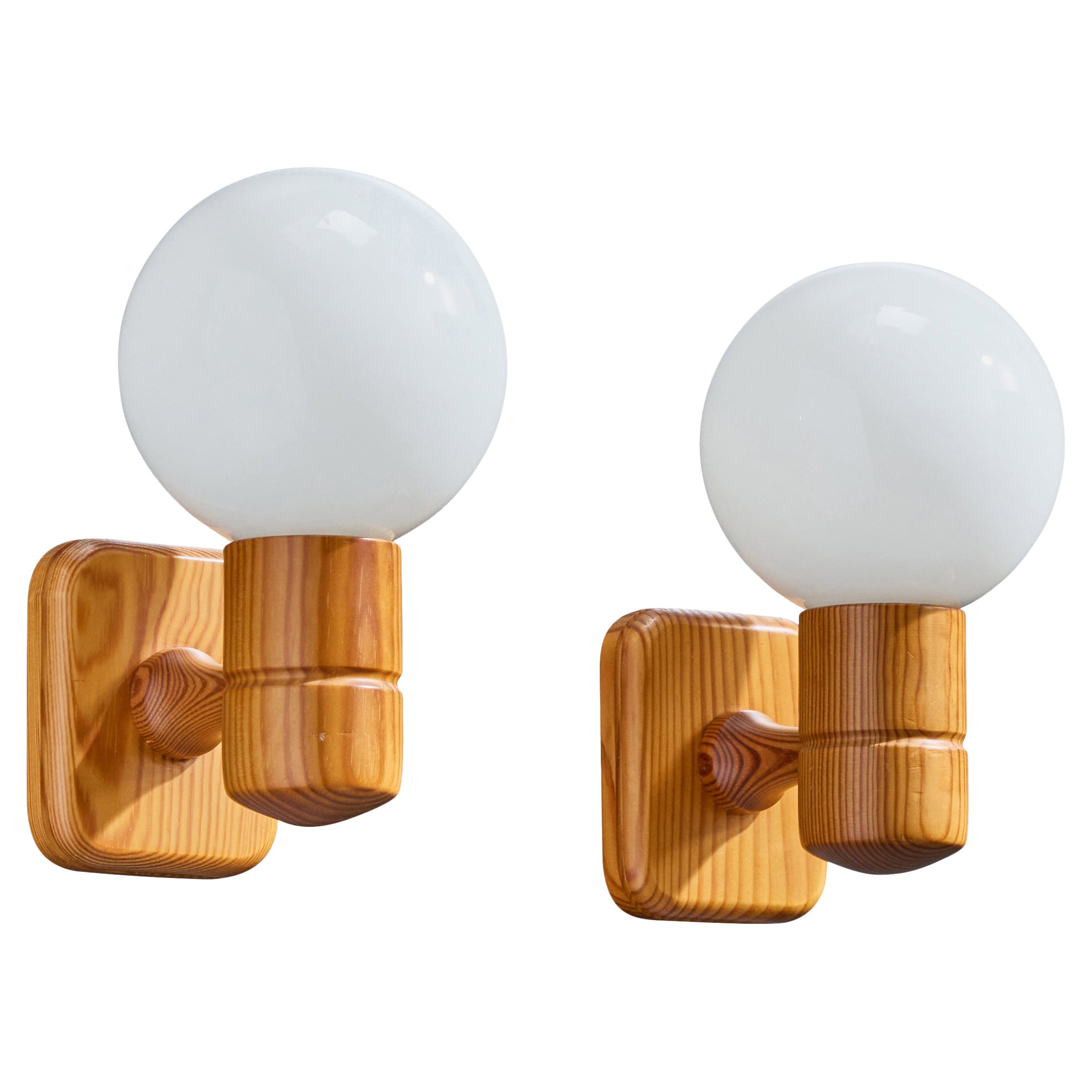 Designer suédois, Wall Lights, pin, verre, Suède, années 1970