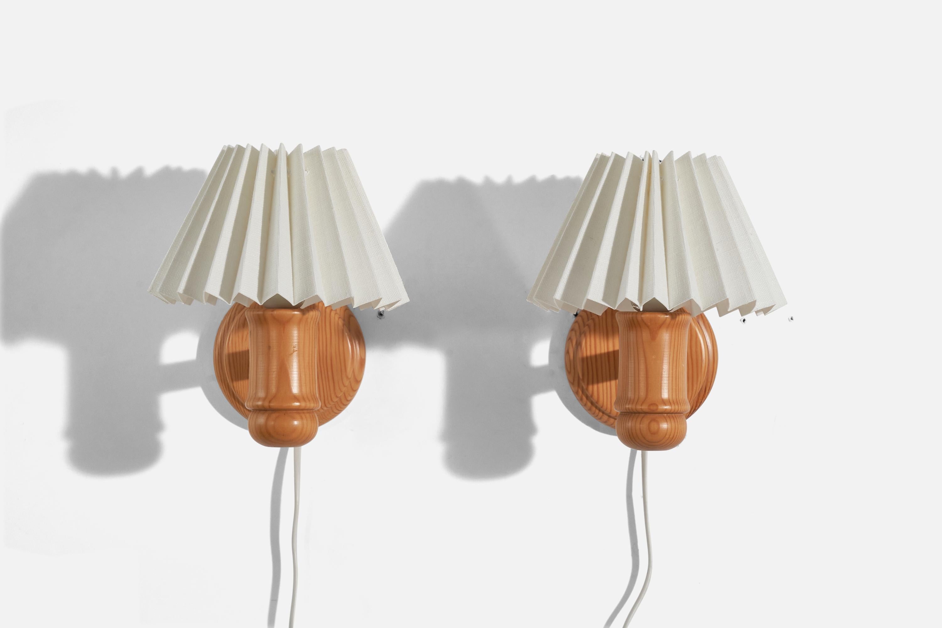 Swedish Designer, Wall Lights, Pine, Paper, Sweden, C. 1970s In Good Condition For Sale In High Point, NC