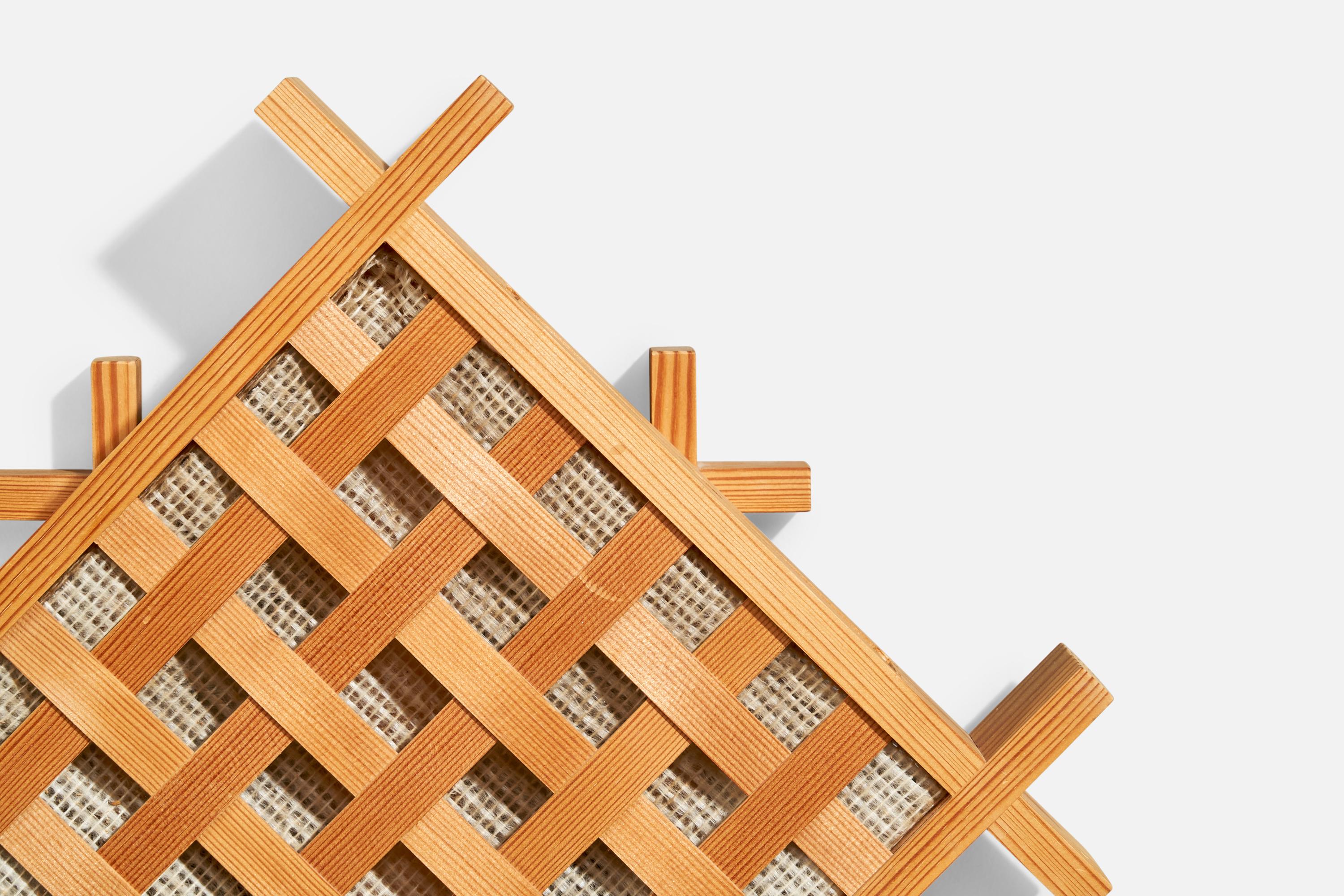 Design/One, Lights, pin, raphia, Suède, années 1970 en vente 1