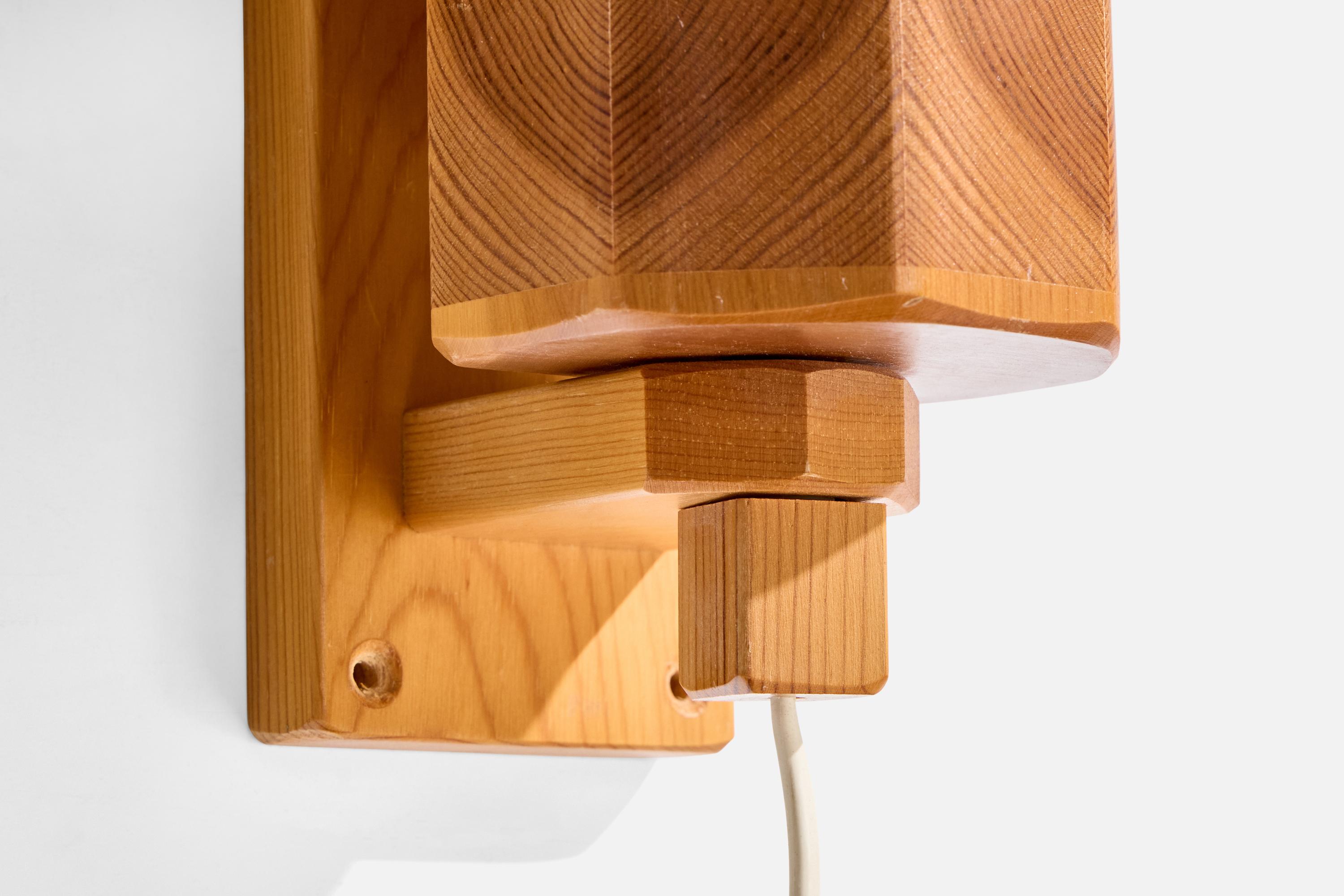 Swedish Designer, Wall Lights, Pine, Sweden, 1970s For Sale 5