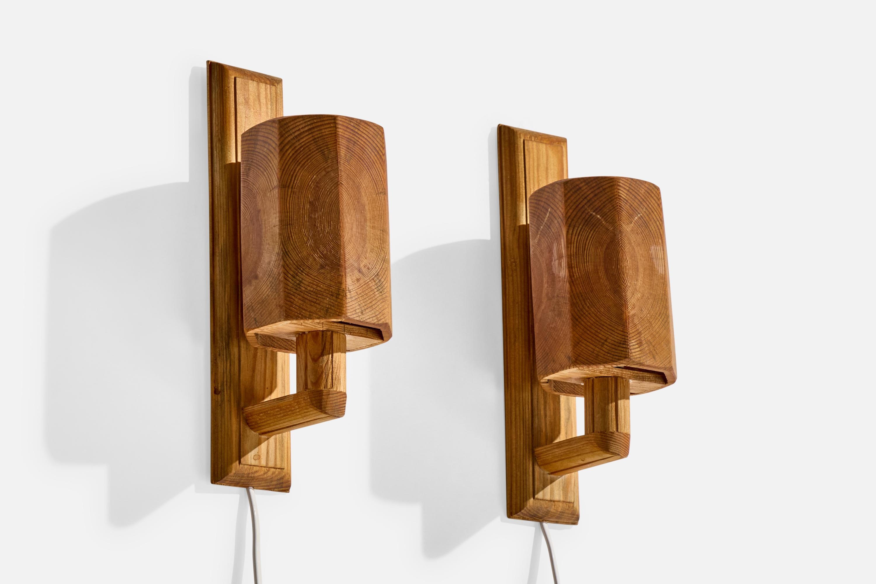A pair of pine wall lights designed and produced in Sweden, c. 1970s.

Wear consistent with age and use

Overall Dimensions (Inches): 10.0