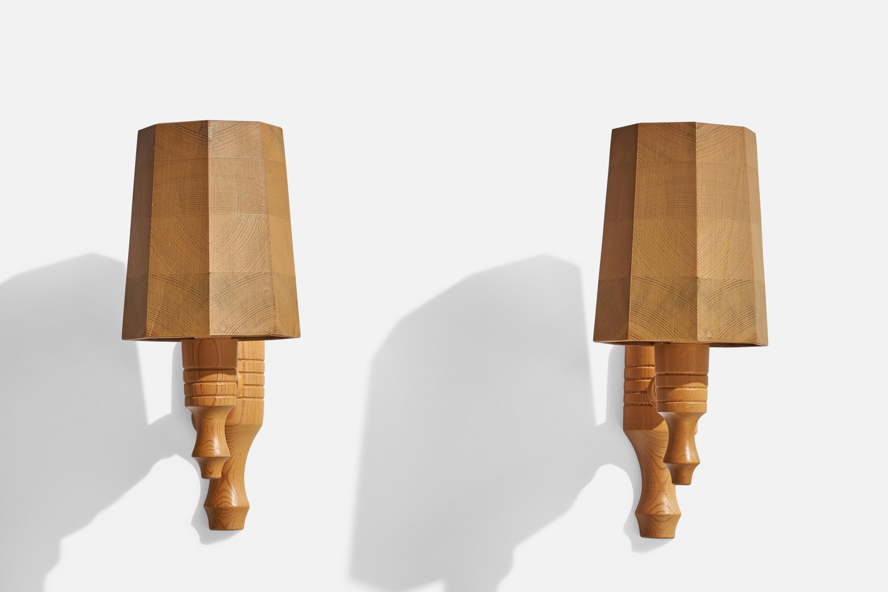 Swedish Designer, Wall Lights, Pine, Sweden, 1970s In Good Condition For Sale In High Point, NC