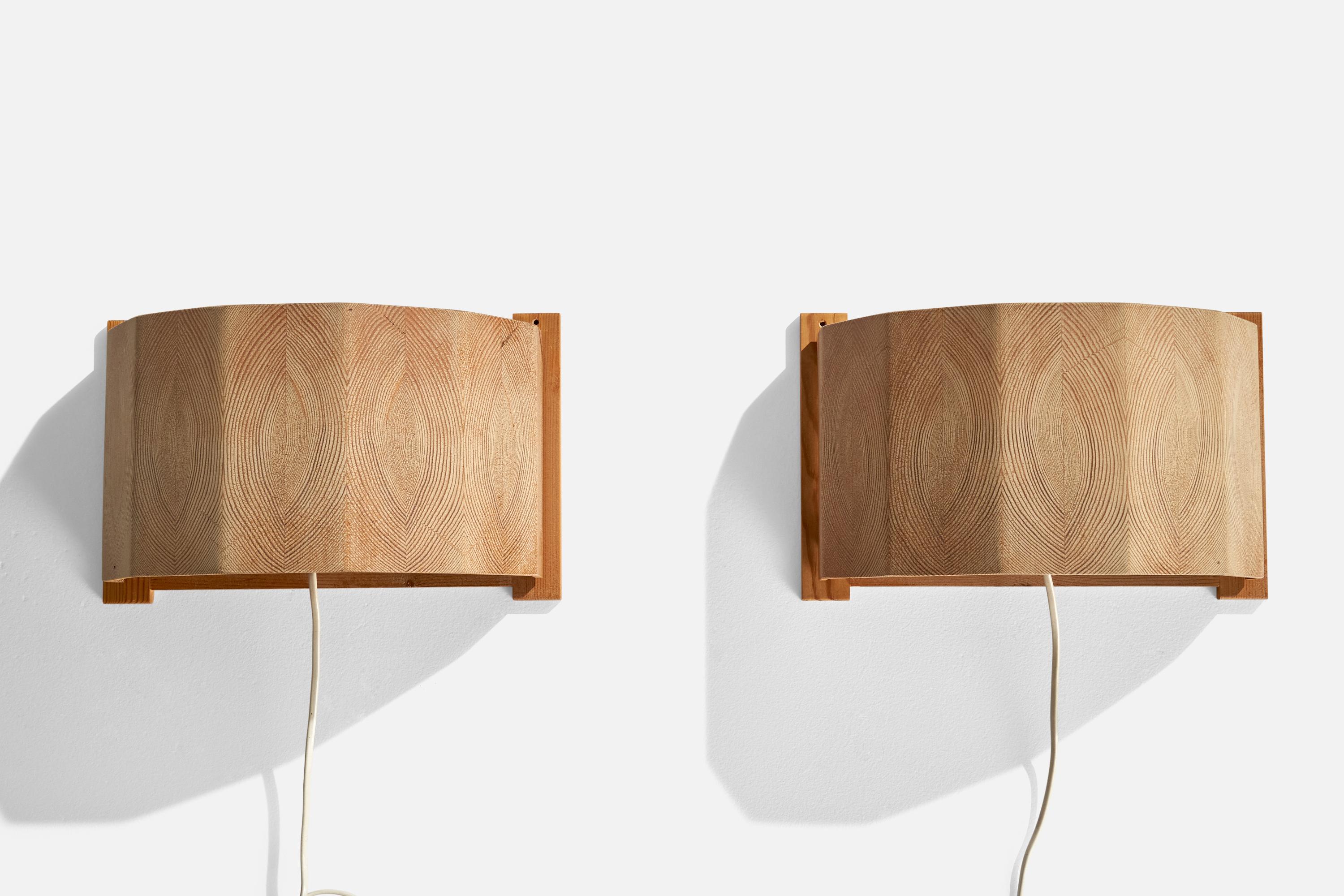 Scandinave moderne Designer suédois, lampes murales, pin, Suède, années 1970 en vente