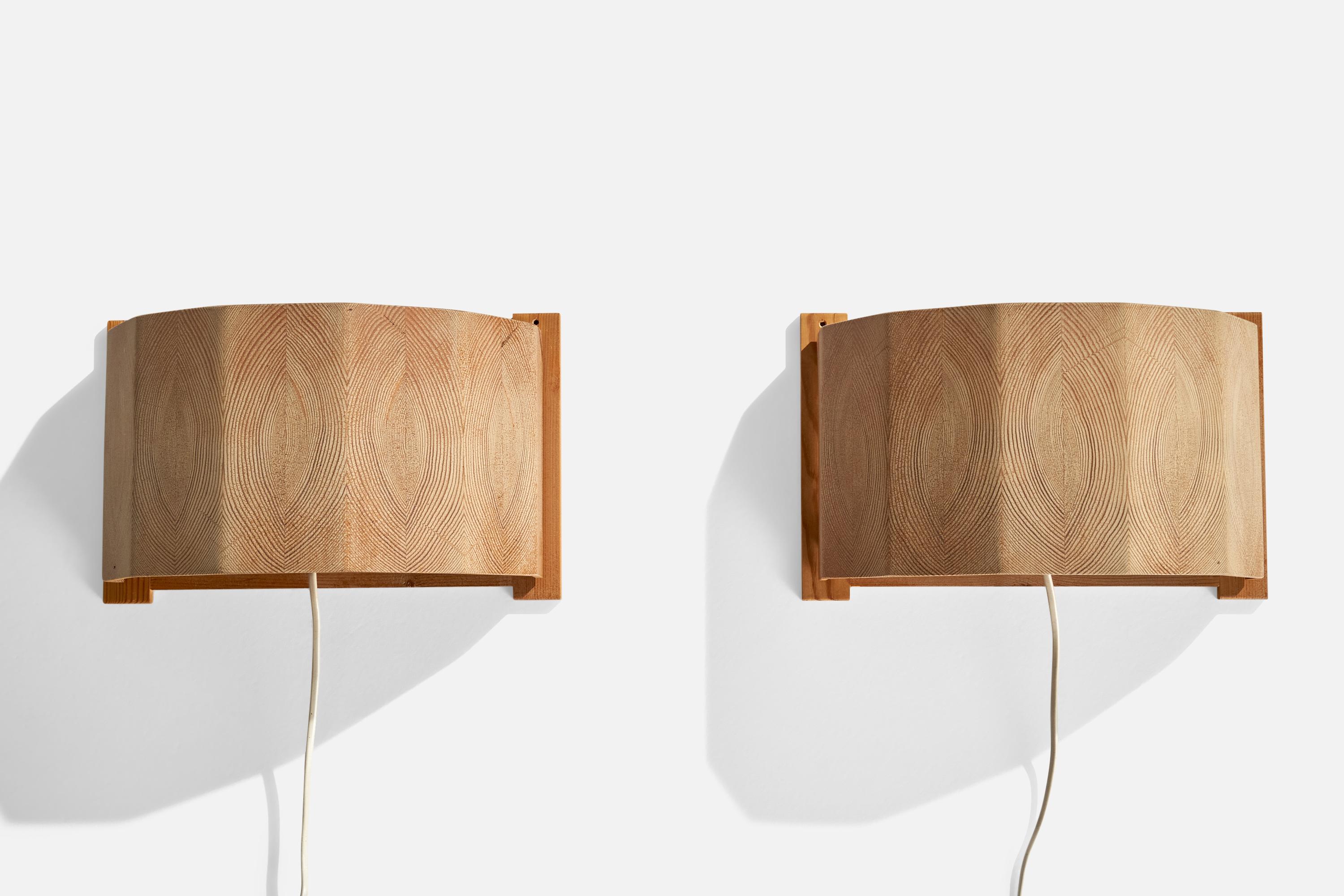 Scandinave moderne Designer suédois, lampes murales, pin, Suède, années 1970 en vente