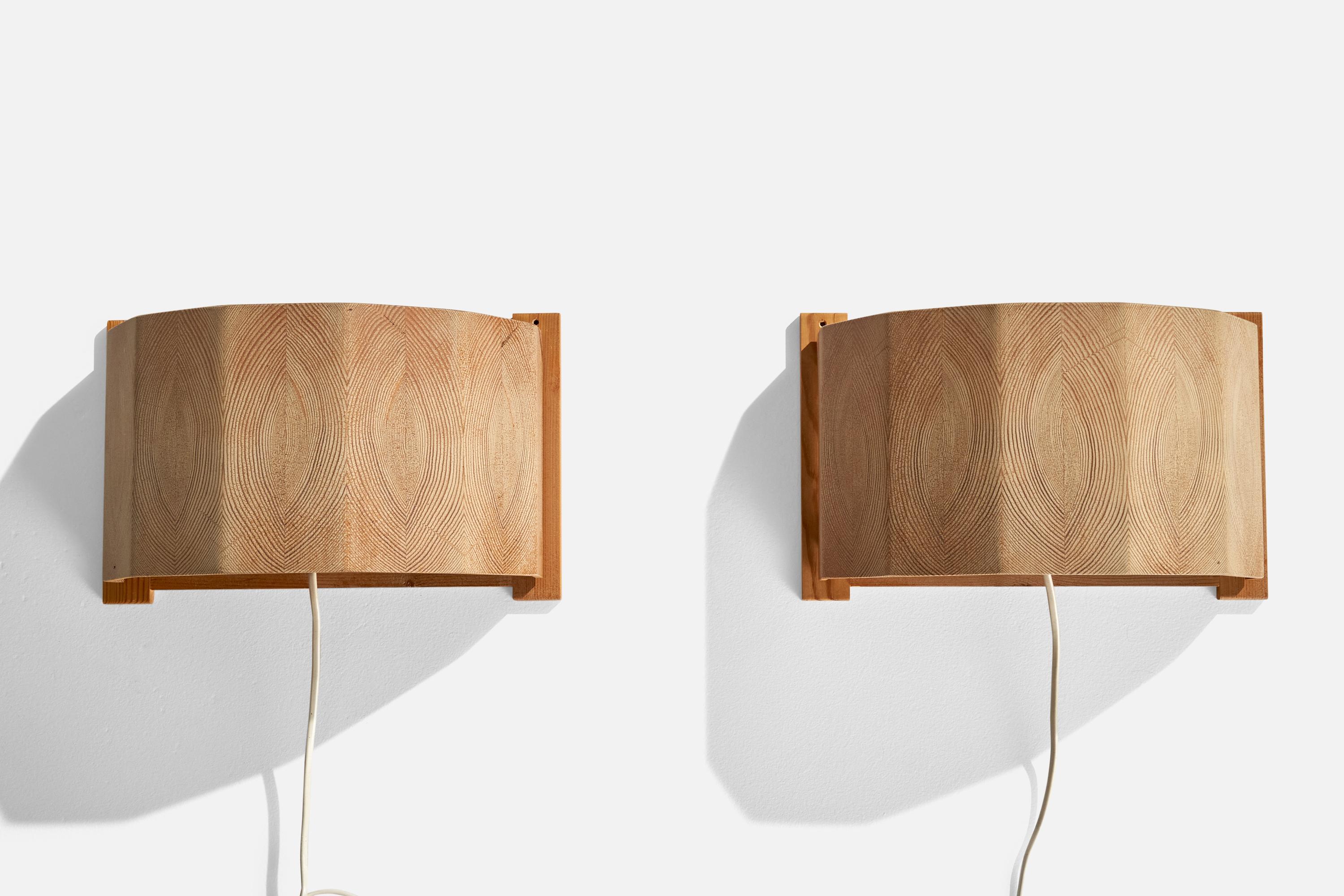 Scandinave moderne Designer suédois, lampes murales, pin, Suède, années 1970 en vente