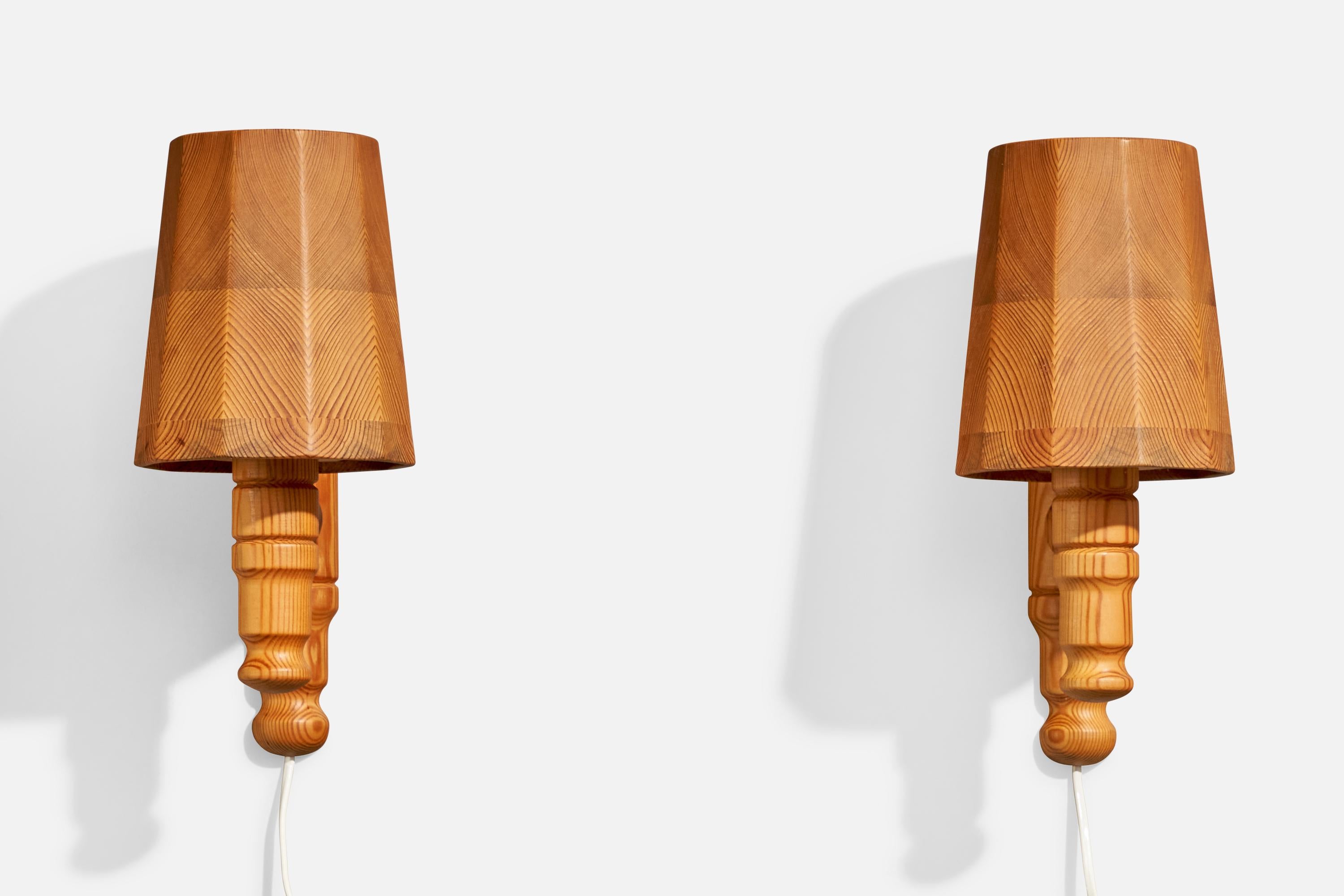 Swedish Designer, Wall Lights, Pine, Sweden, 1970s In Good Condition For Sale In High Point, NC