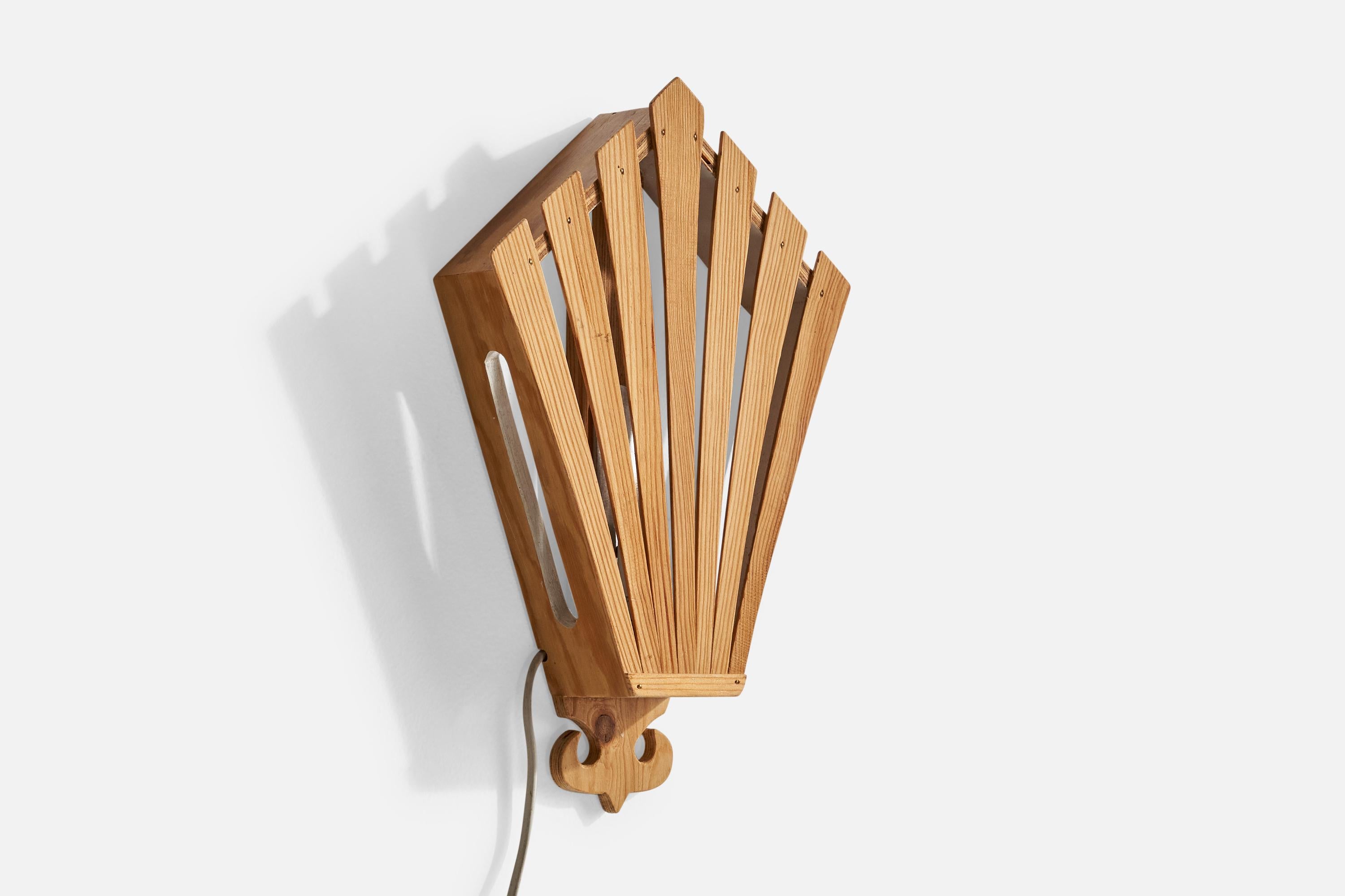 Suédois Designer suédois, lampes murales, pin, Suède, années 1970 en vente