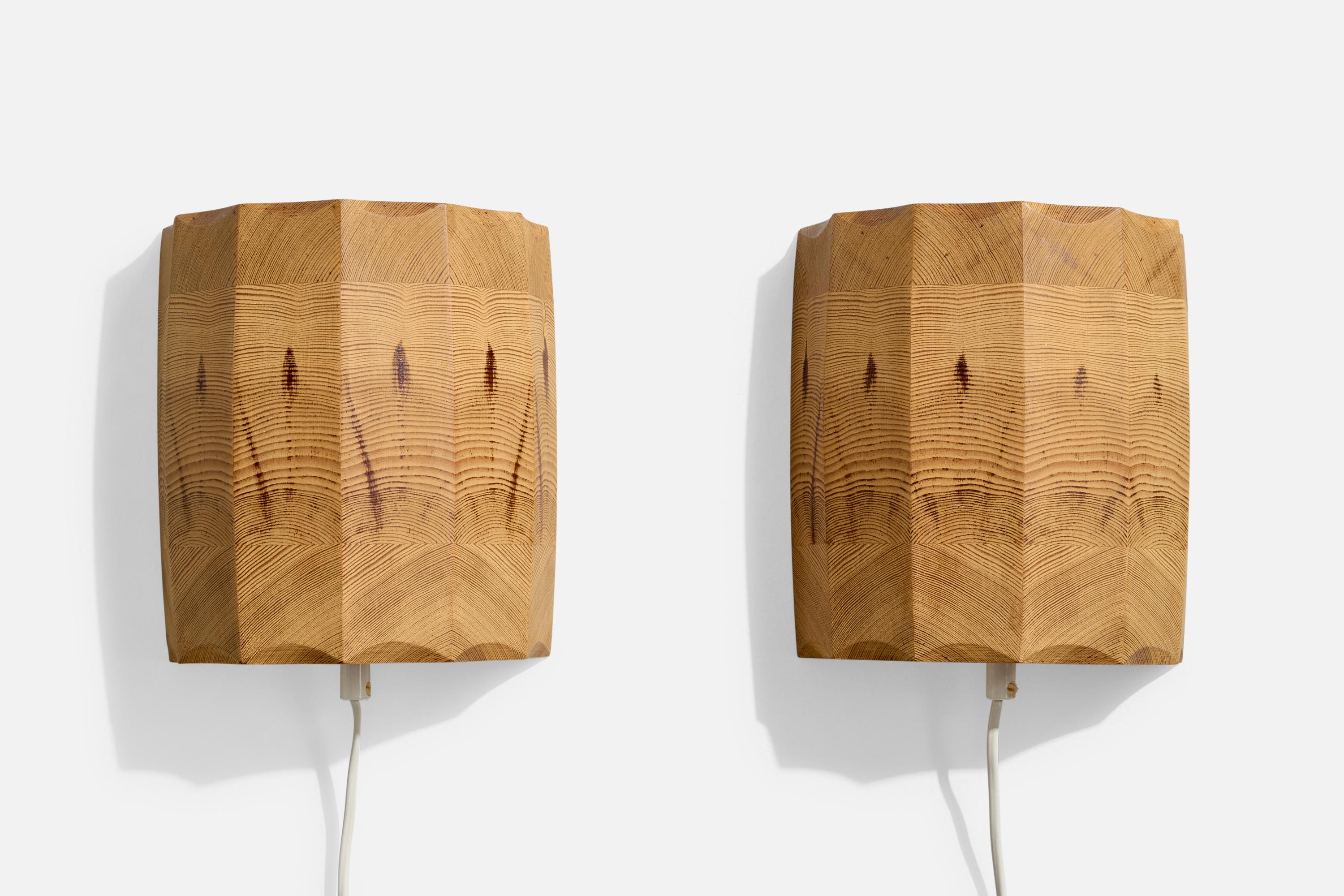 Schwedischer Designer, Wall Lights, Kiefer, Schweden, 1970er im Zustand „Gut“ im Angebot in High Point, NC