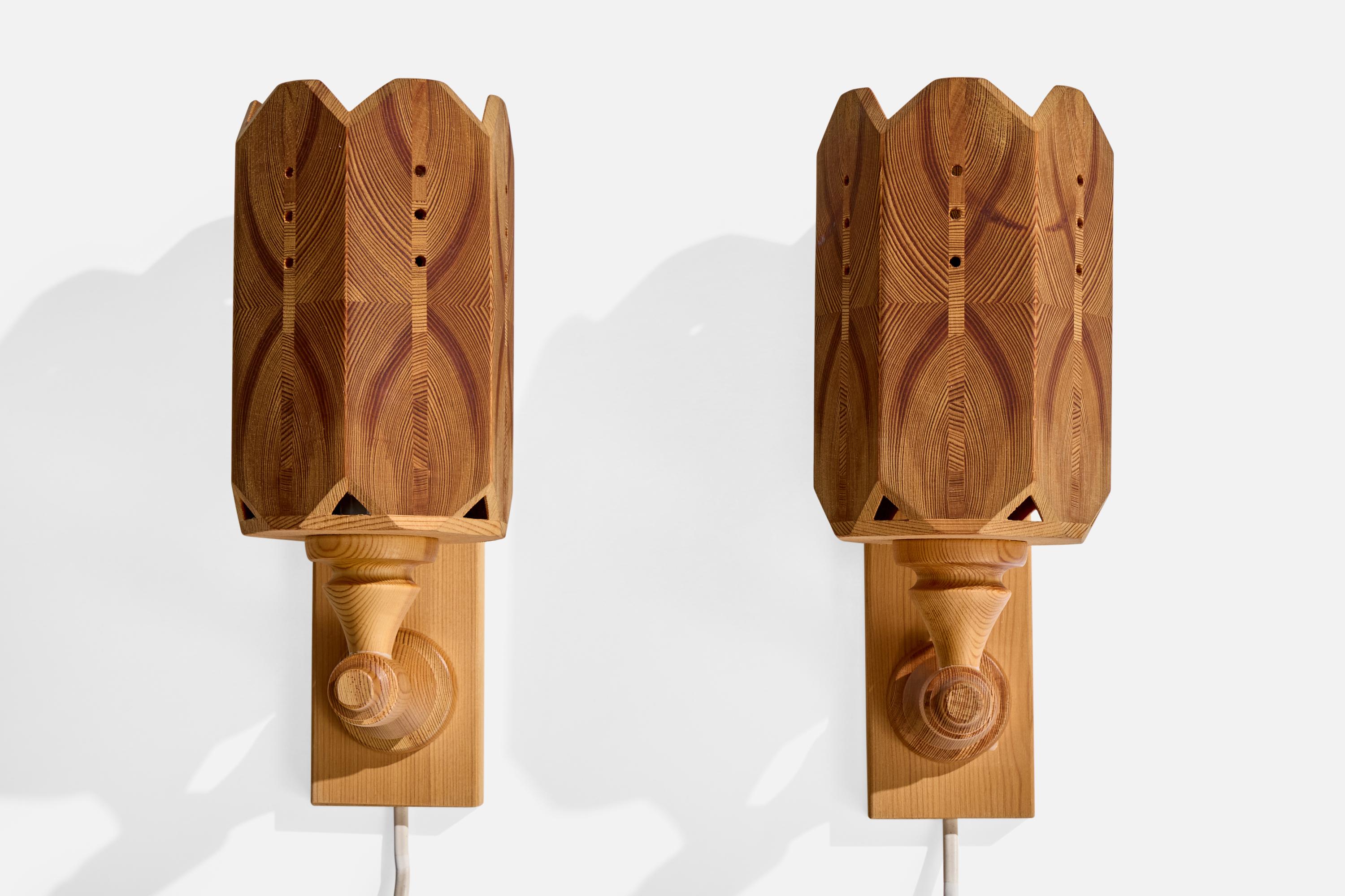 Mid-Century Modern Swedish Designer, Wall Lights, Pine, Sweden, 1970s en vente