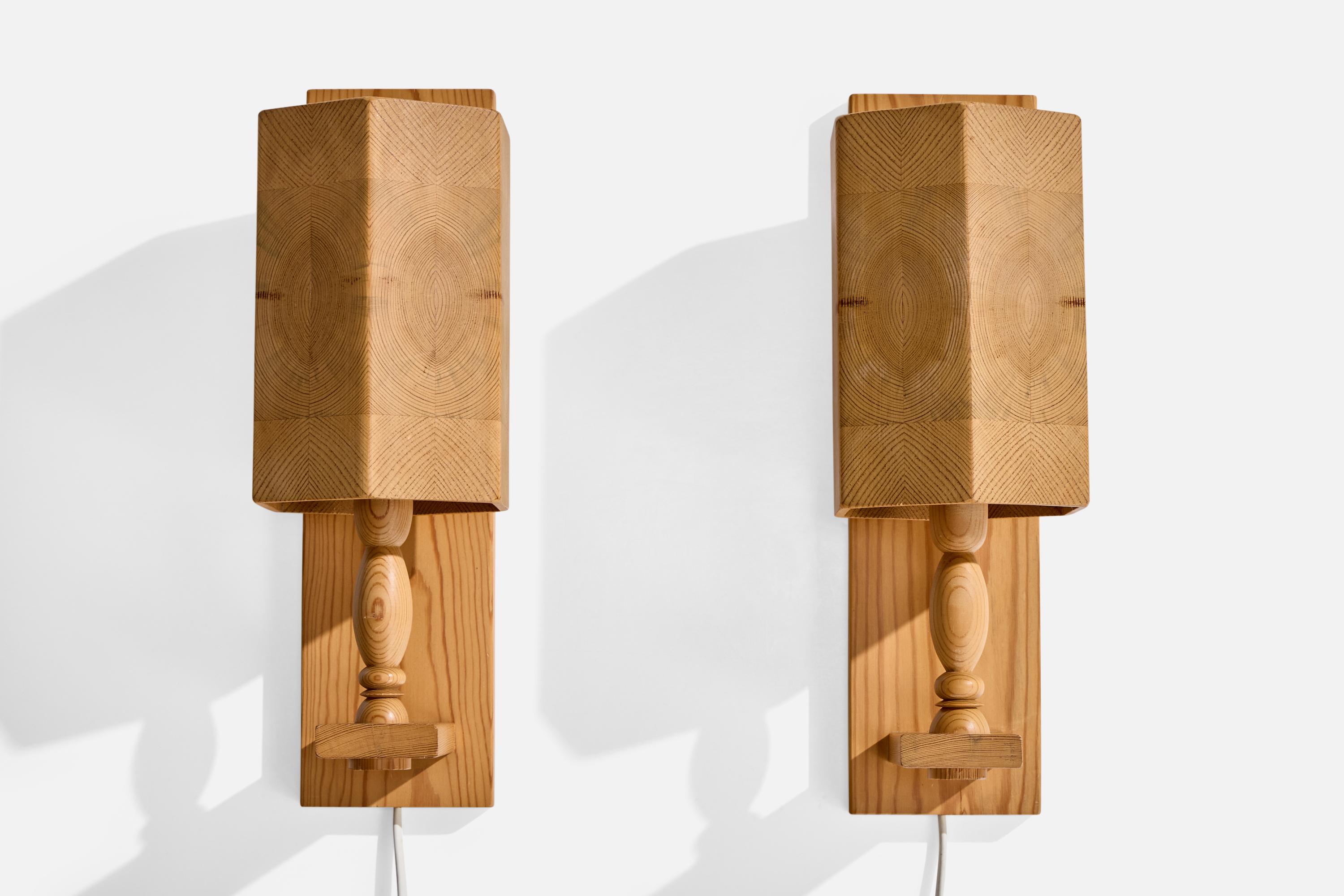 Mid-Century Modern Swedish Designer, Wall Lights, Pine, Sweden, 1970s en vente