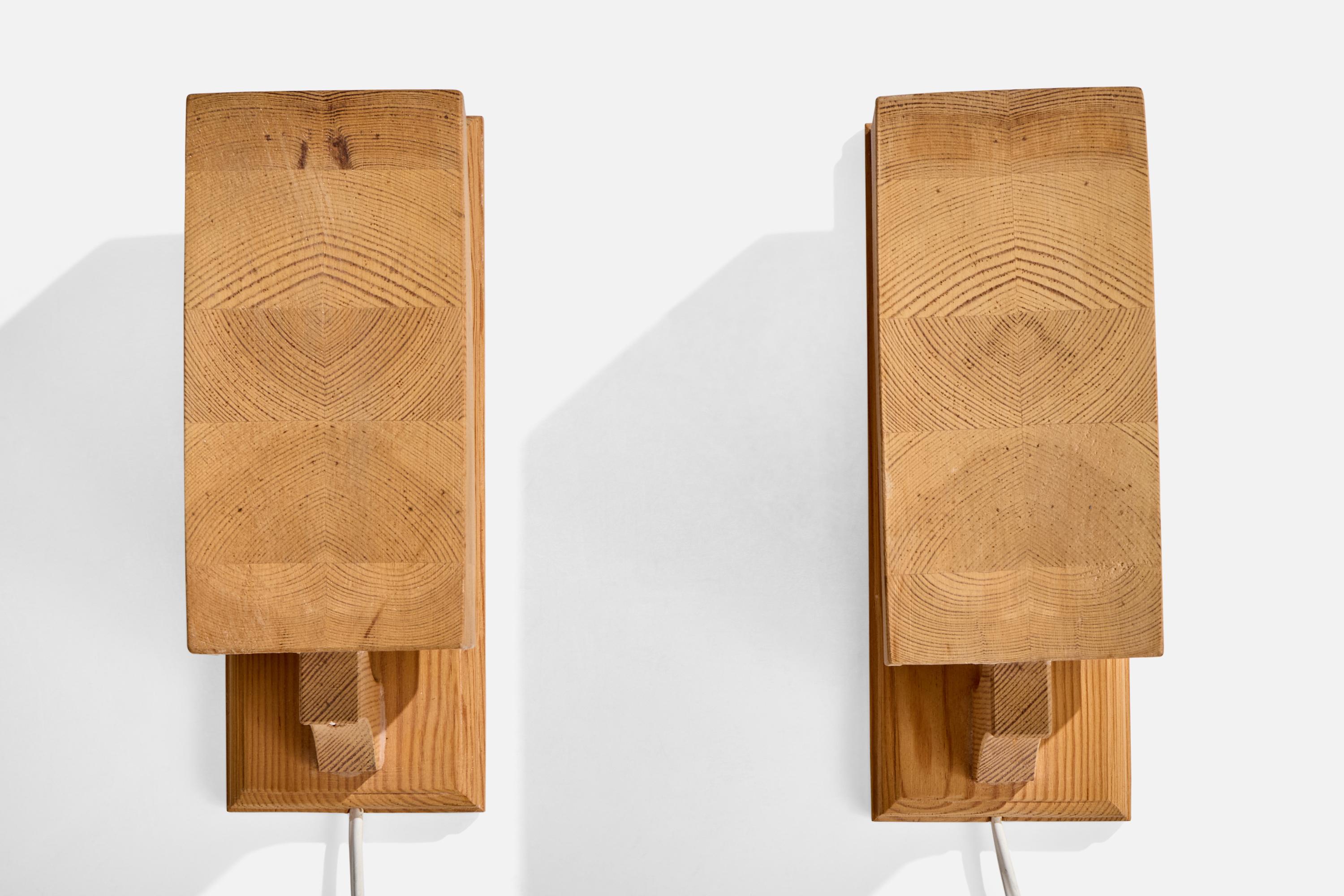 Schwedischer Designer, Wall Lights, Kiefer, Schweden, 1970er (Moderne der Mitte des Jahrhunderts) im Angebot