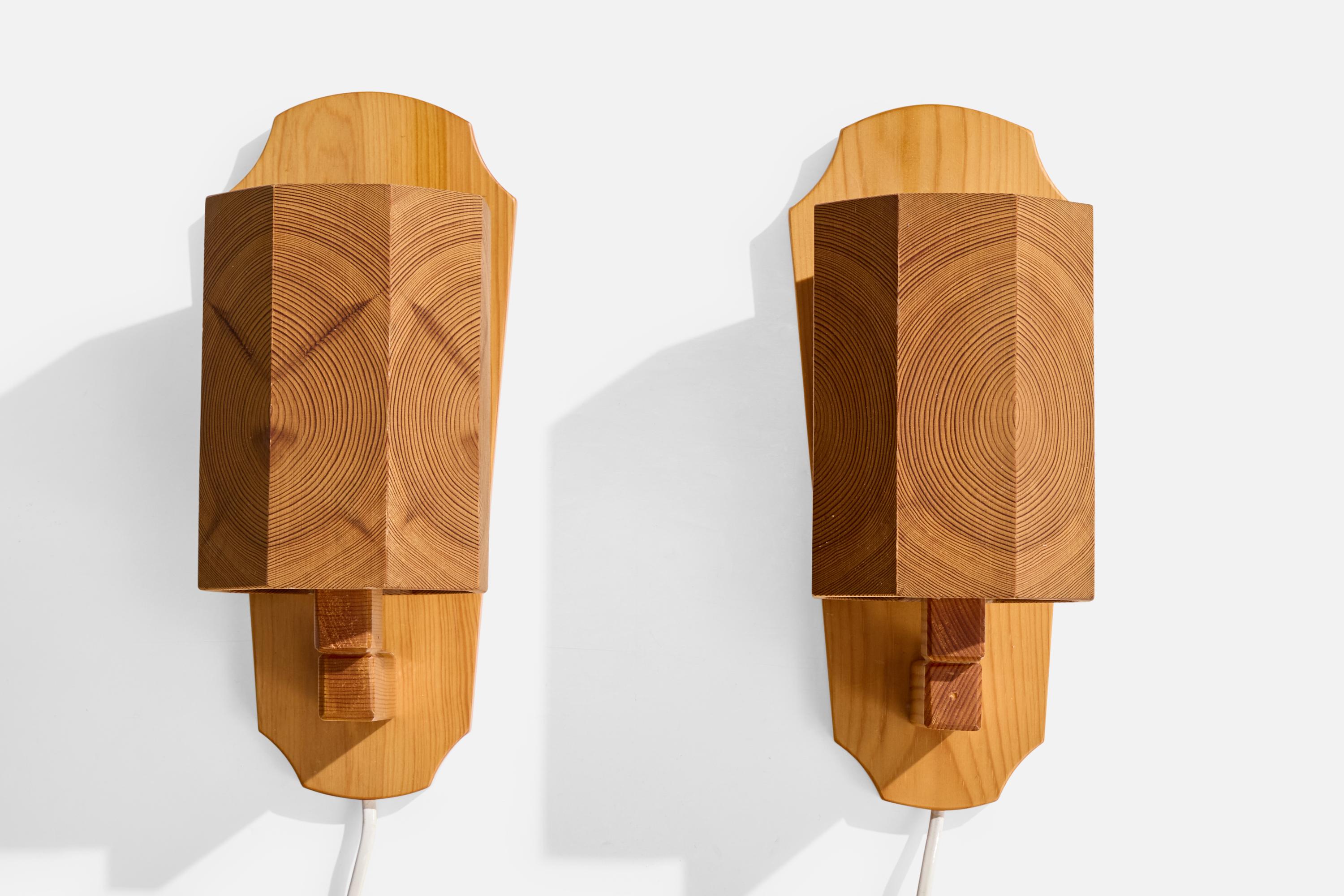 Mid-Century Modern Designer suédois, lampes murales, pin, Suède, années 1970 en vente