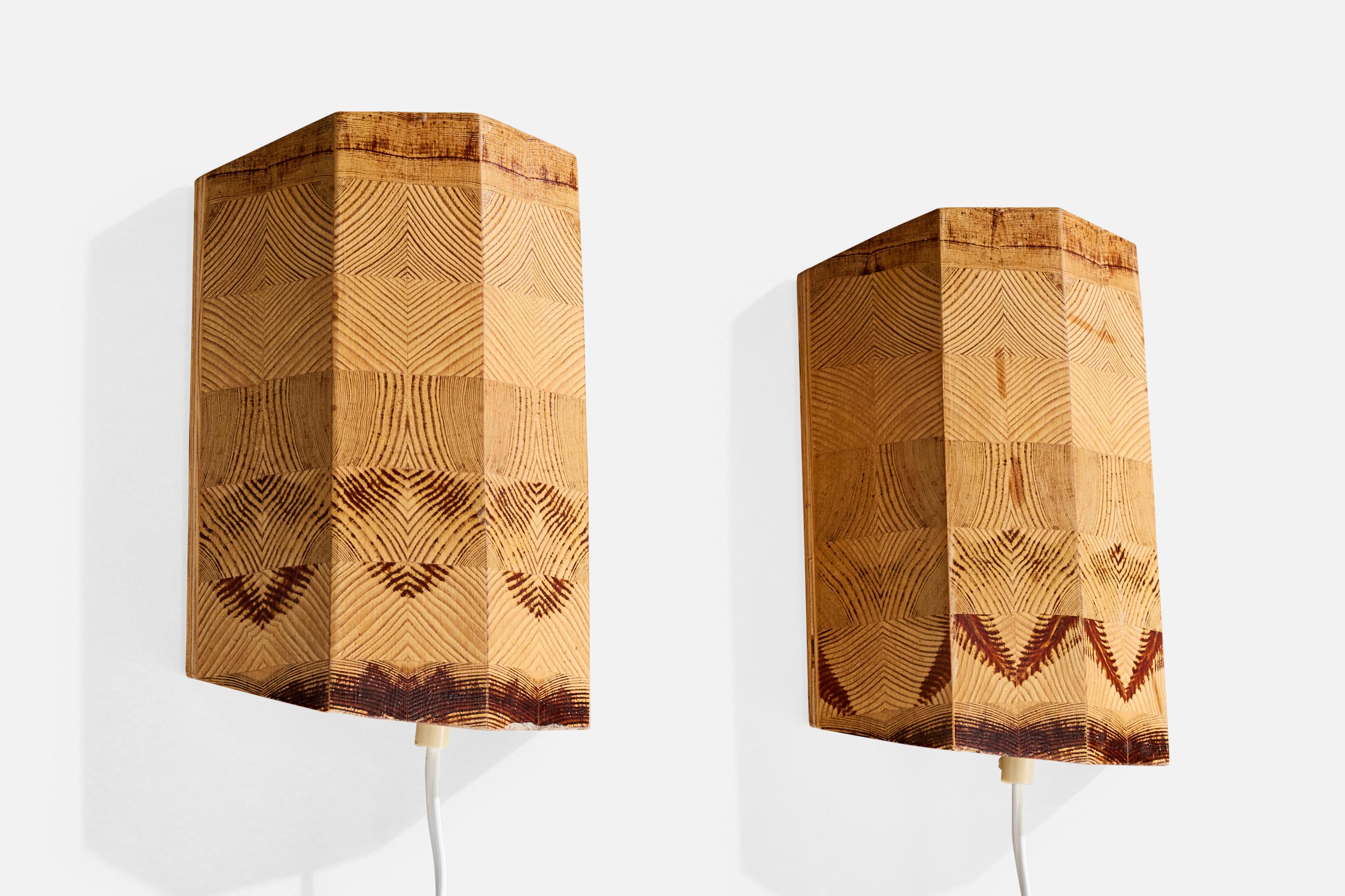 Mid-Century Modern Designer suédois, lampes murales, pin, Suède, années 1970 en vente