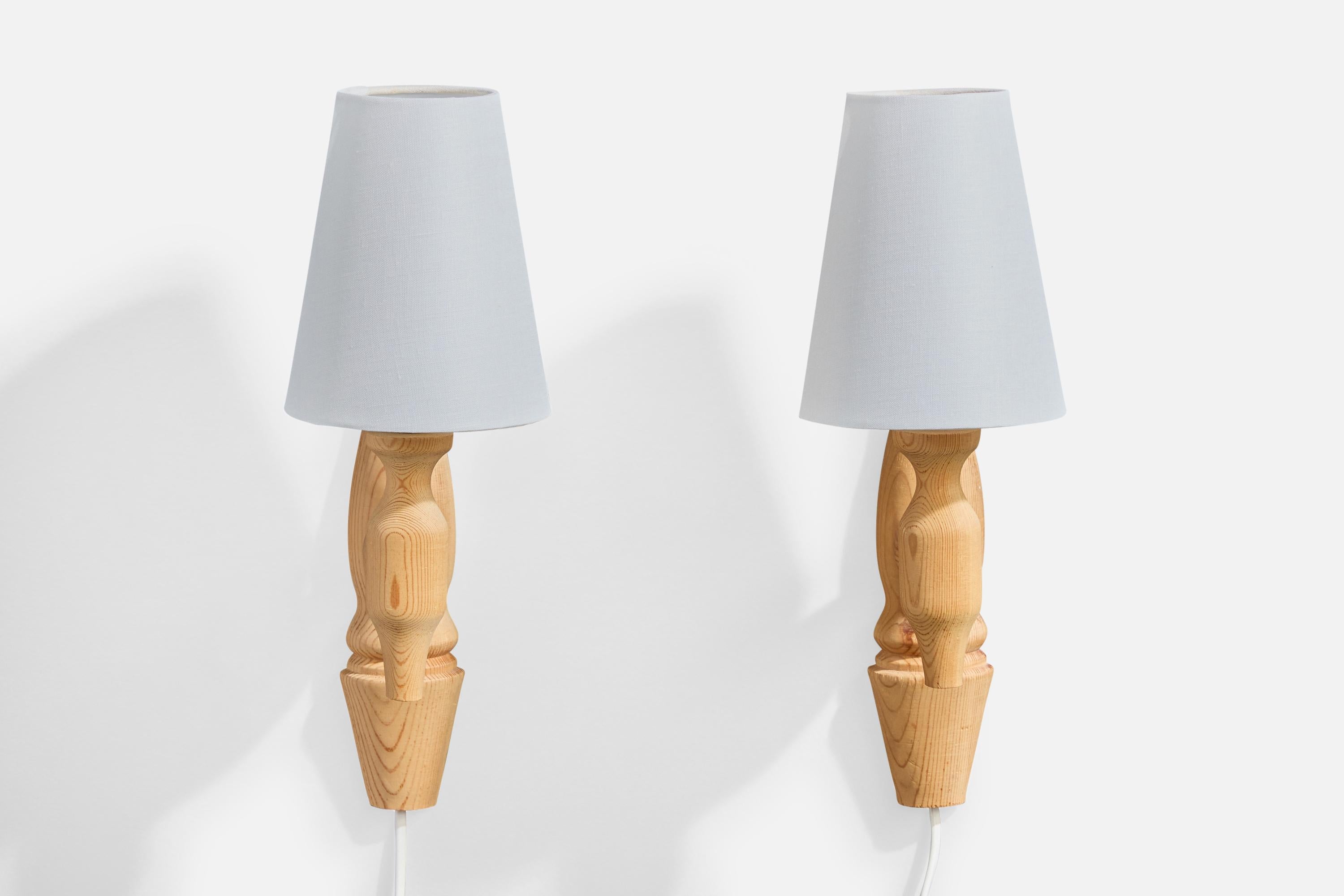 Mid-Century Modern Designer suédois, lampes murales, pin, Suède, années 1970 en vente