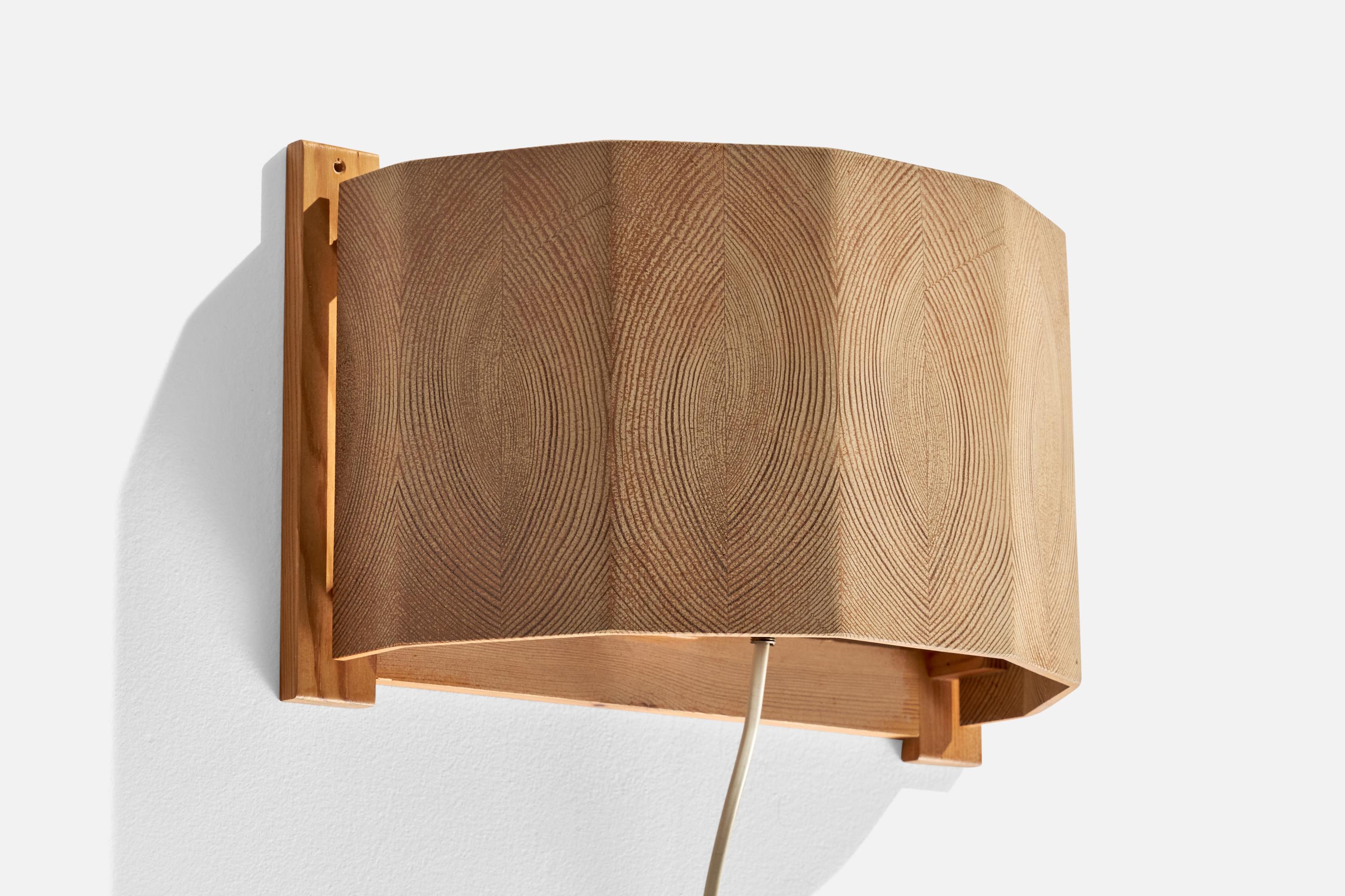 Suédois Designer suédois, lampes murales, pin, Suède, années 1970 en vente