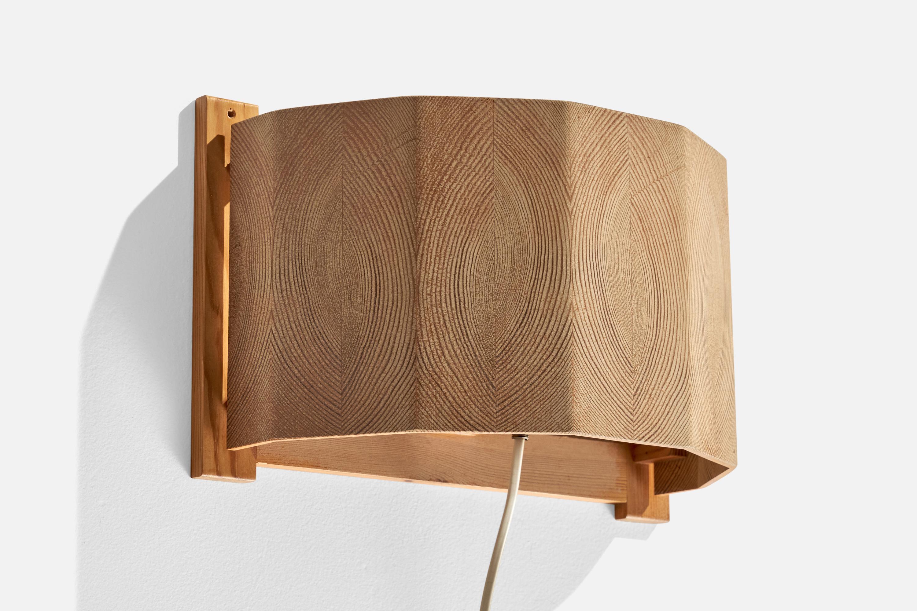 Suédois Designer suédois, lampes murales, pin, Suède, années 1970 en vente